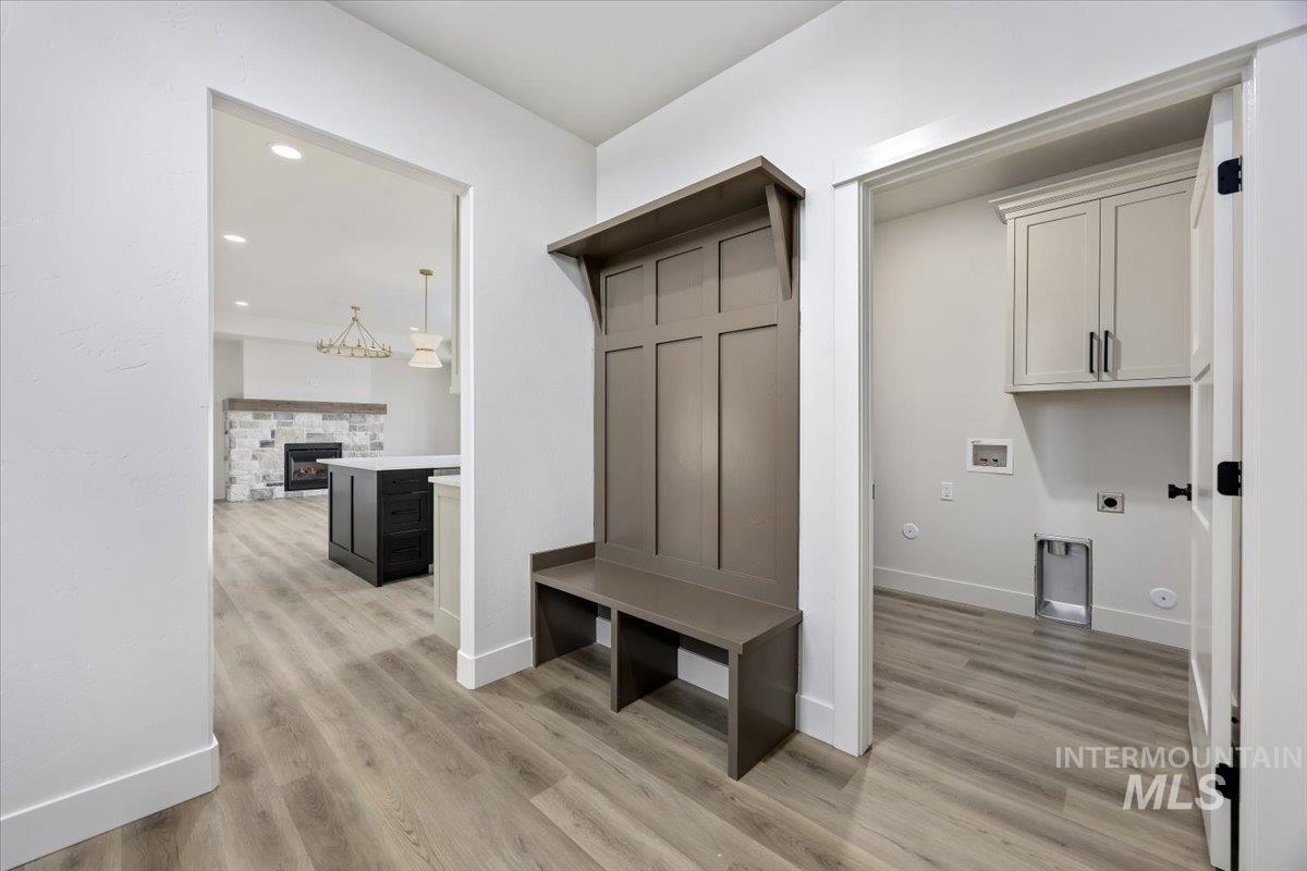 663 Canyon Crest Drive W, Twin Falls, Idaho 83301, 5 Bedrooms, 3.5 Bathrooms, Residential For Sale, Price $745,000,MLS 98973989