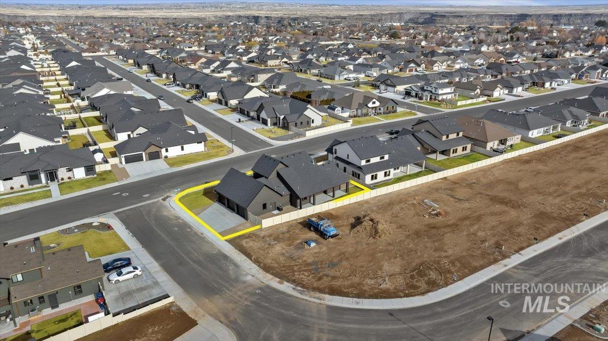 663 Canyon Crest Drive W, Twin Falls, Idaho 83301, 5 Bedrooms, 3.5 Bathrooms, Residential For Sale, Price $745,000,MLS 98973989