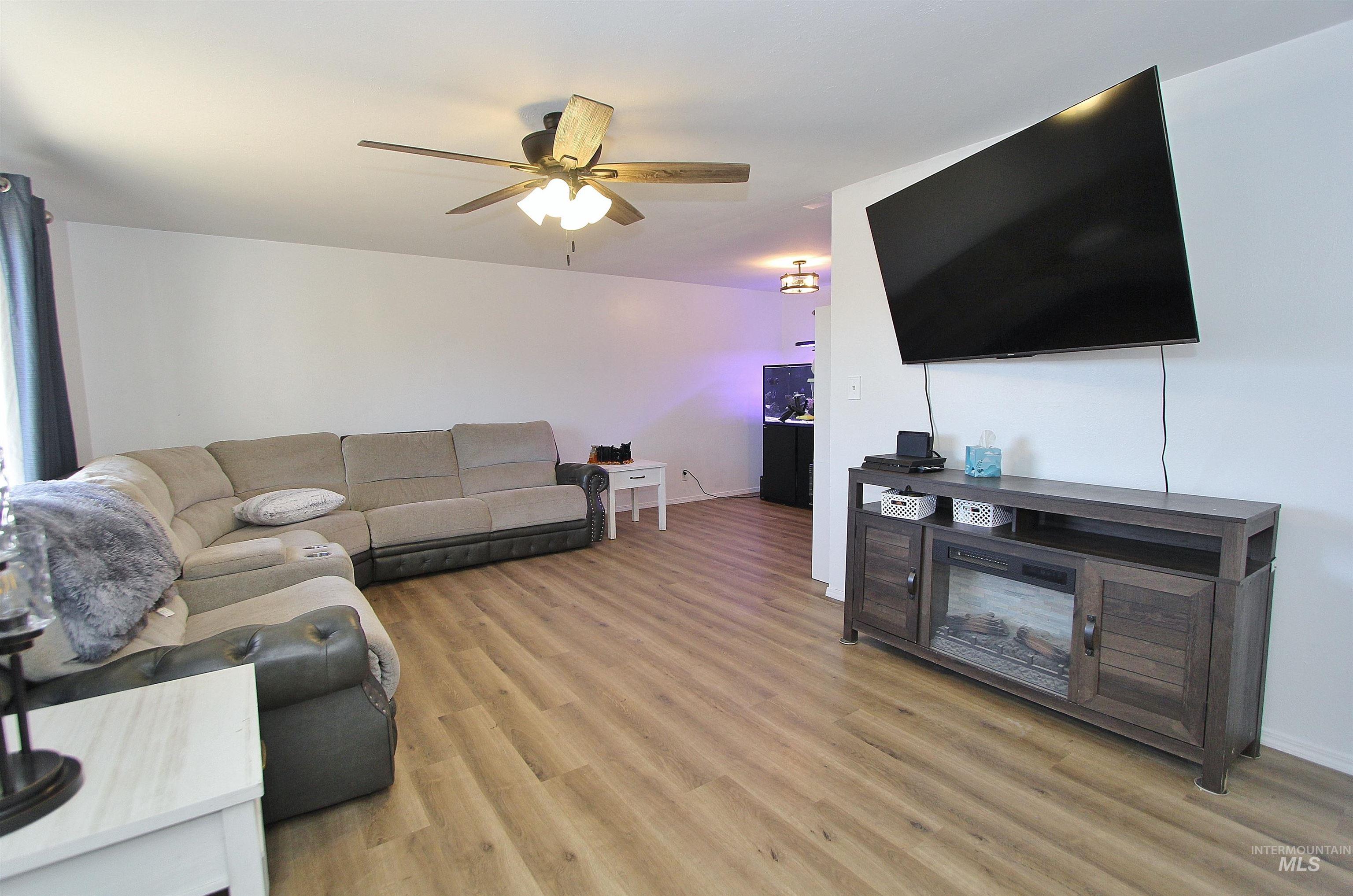 1185 N 6th East St, Mountain Home, Idaho 83647, 4 Bedrooms, 1.5 Bathrooms, Residential For Sale, Price $303,000,MLS 98973995