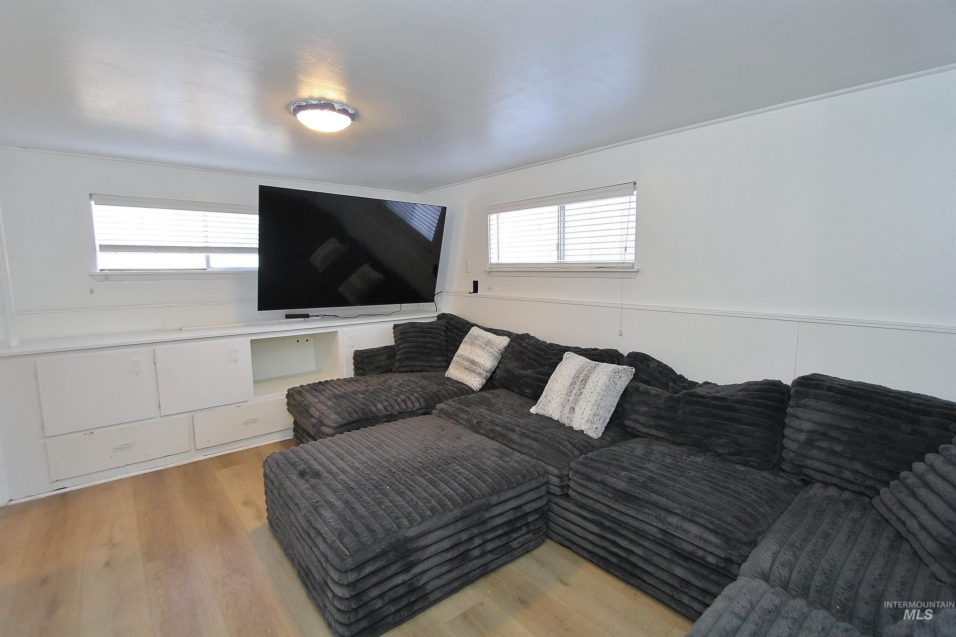 1185 N 6th East St, Mountain Home, Idaho 83647, 4 Bedrooms, 1.5 Bathrooms, Residential For Sale, Price $303,000,MLS 98973995