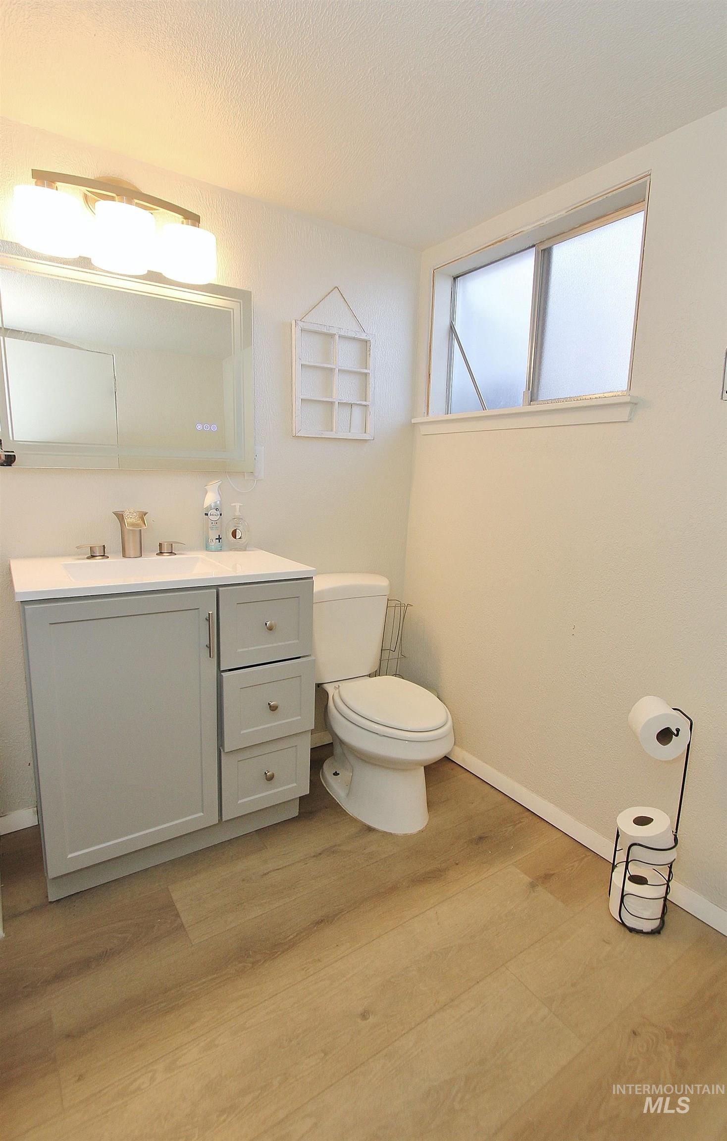 1185 N 6th East St, Mountain Home, Idaho 83647, 4 Bedrooms, 1.5 Bathrooms, Residential For Sale, Price $303,000,MLS 98973995