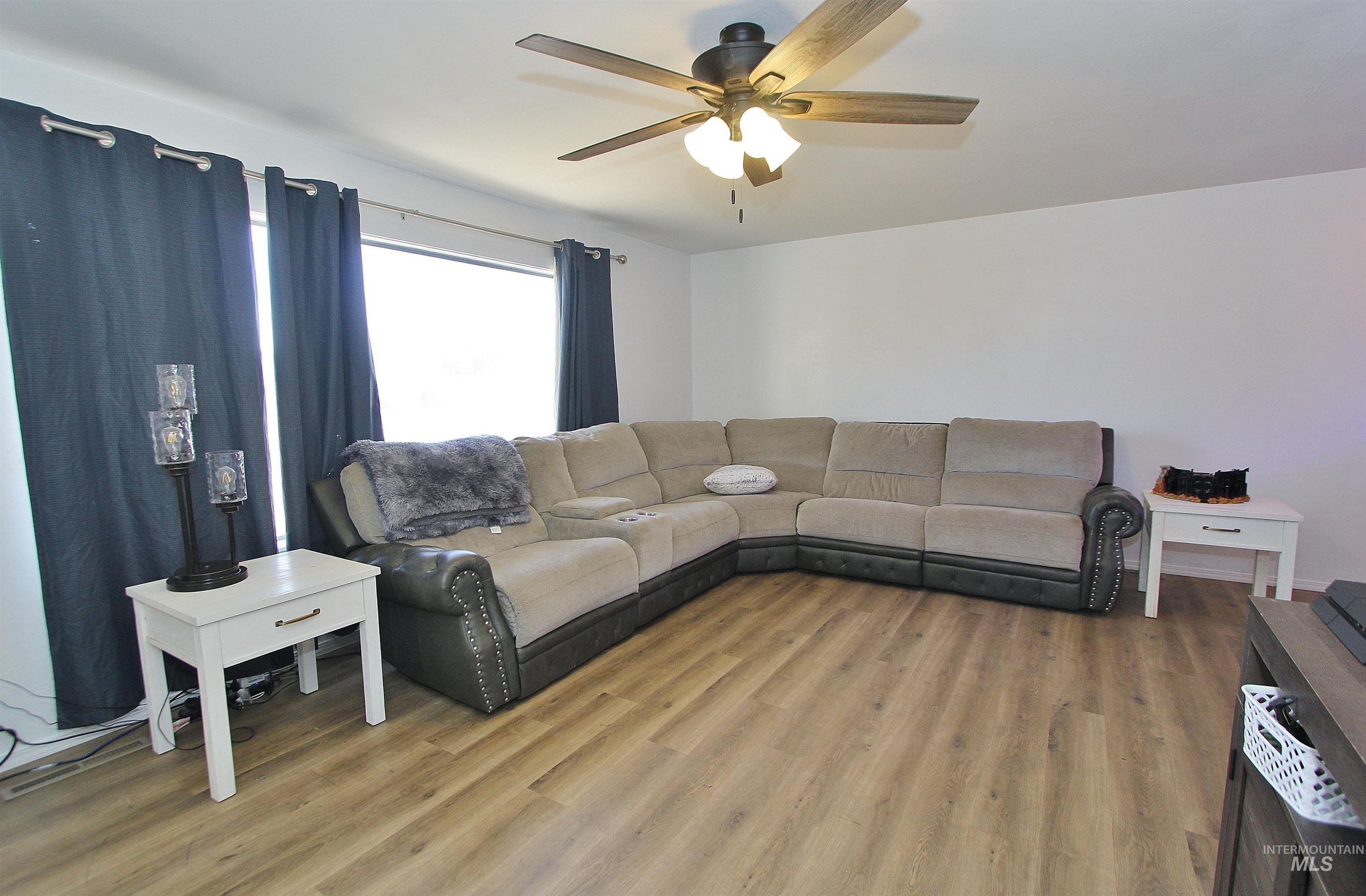 1185 N 6th East St, Mountain Home, Idaho 83647, 4 Bedrooms, 1.5 Bathrooms, Residential For Sale, Price $303,000,MLS 98973995