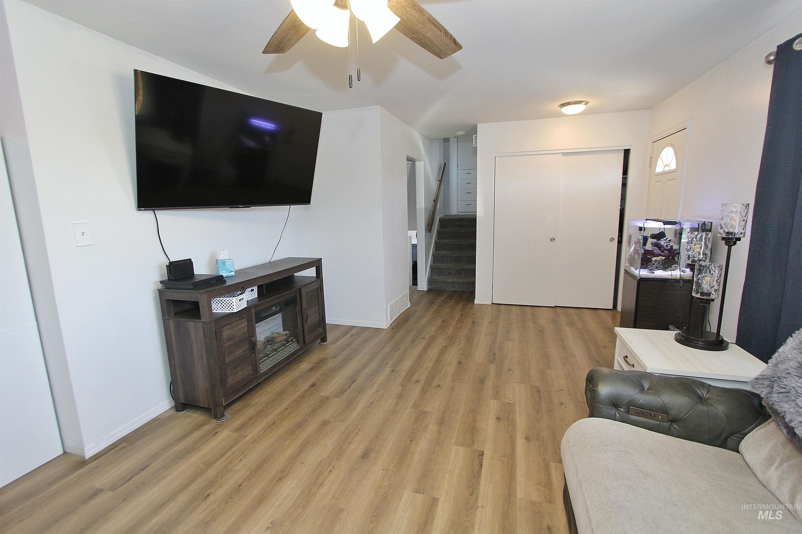 1185 N 6th East St, Mountain Home, Idaho 83647, 4 Bedrooms, 1.5 Bathrooms, Residential For Sale, Price $303,000,MLS 98973995