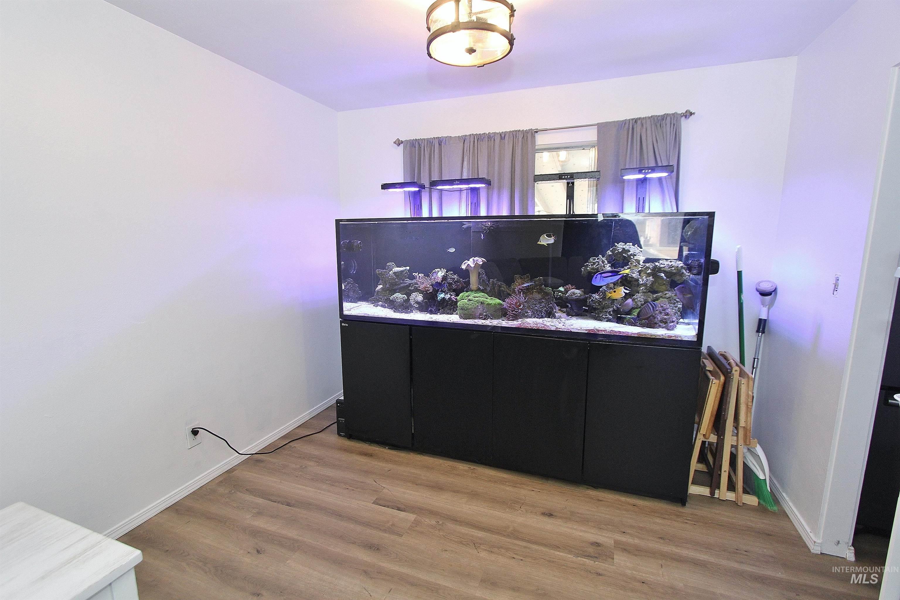 1185 N 6th East St, Mountain Home, Idaho 83647, 4 Bedrooms, 1.5 Bathrooms, Residential For Sale, Price $303,000,MLS 98973995