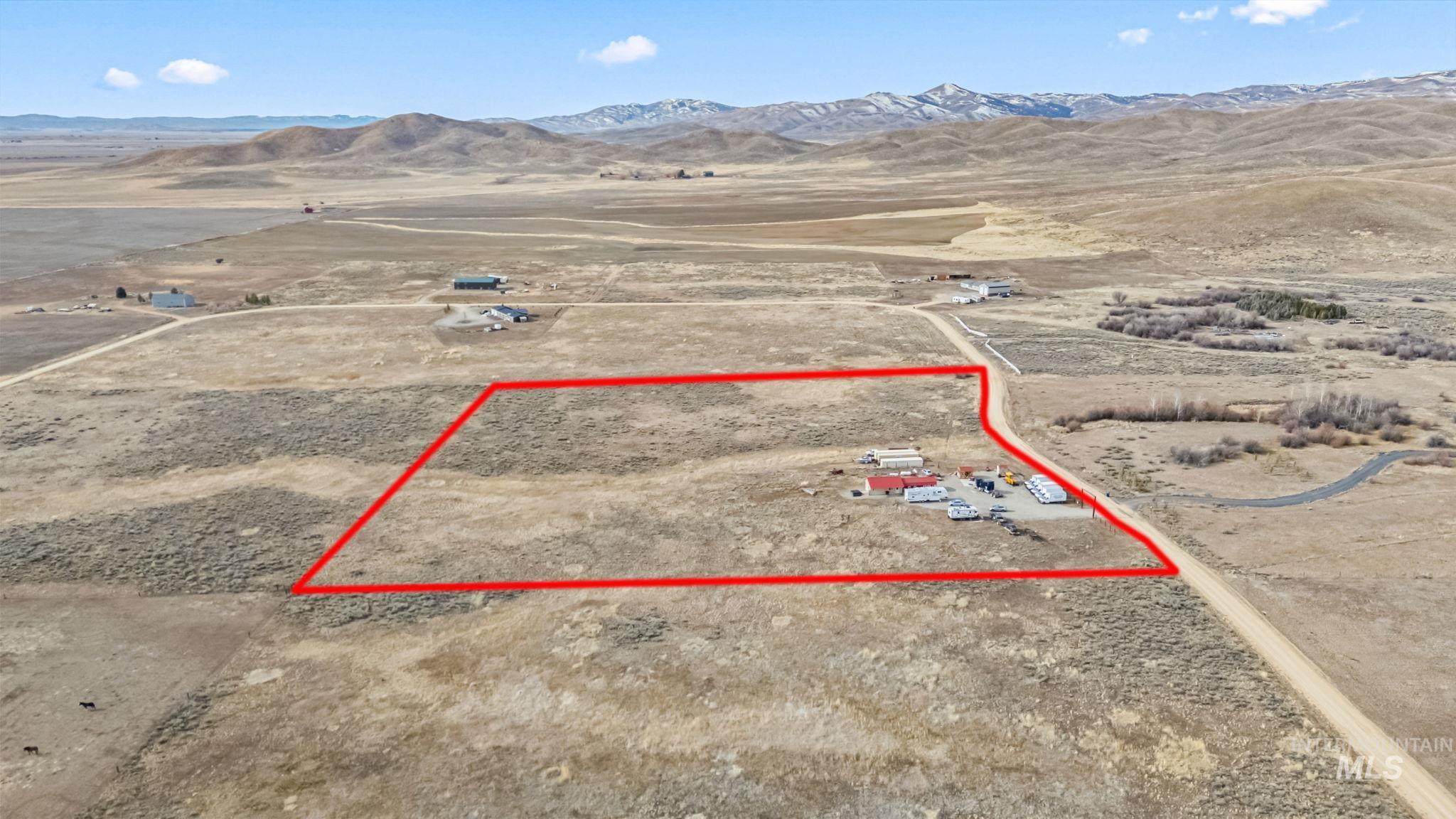170 W Horseshoe Lp, Fairfield, Idaho 83327, 2 Bedrooms, 2 Bathrooms, Residential For Sale, Price $350,000,MLS 98974000