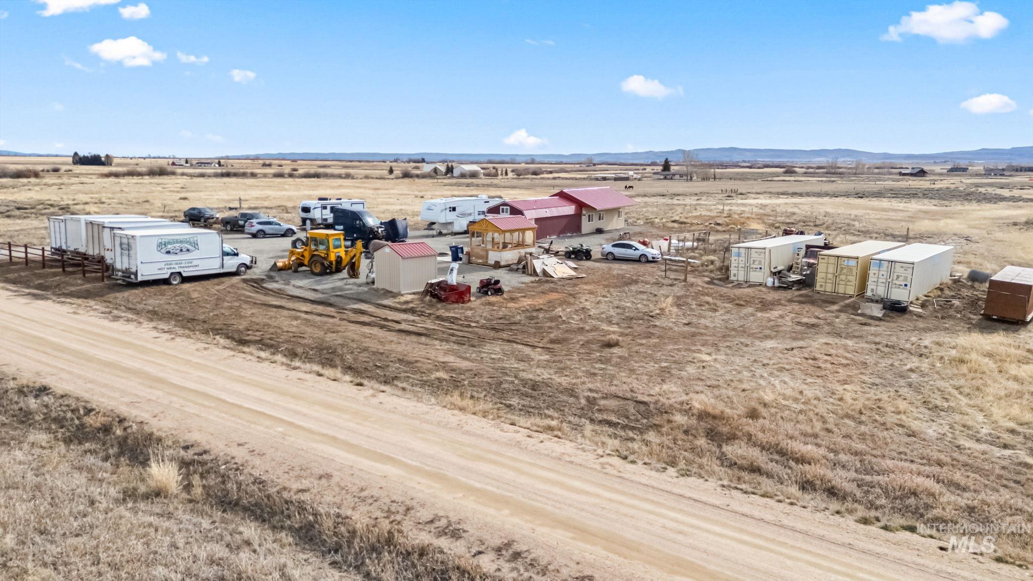 170 W Horseshoe Lp, Fairfield, Idaho 83327, 2 Bedrooms, 2 Bathrooms, Residential For Sale, Price $350,000,MLS 98974000