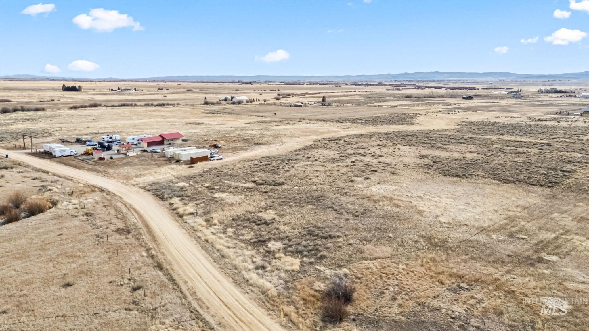 170 W Horseshoe Lp, Fairfield, Idaho 83327, 2 Bedrooms, 2 Bathrooms, Residential For Sale, Price $350,000,MLS 98974000