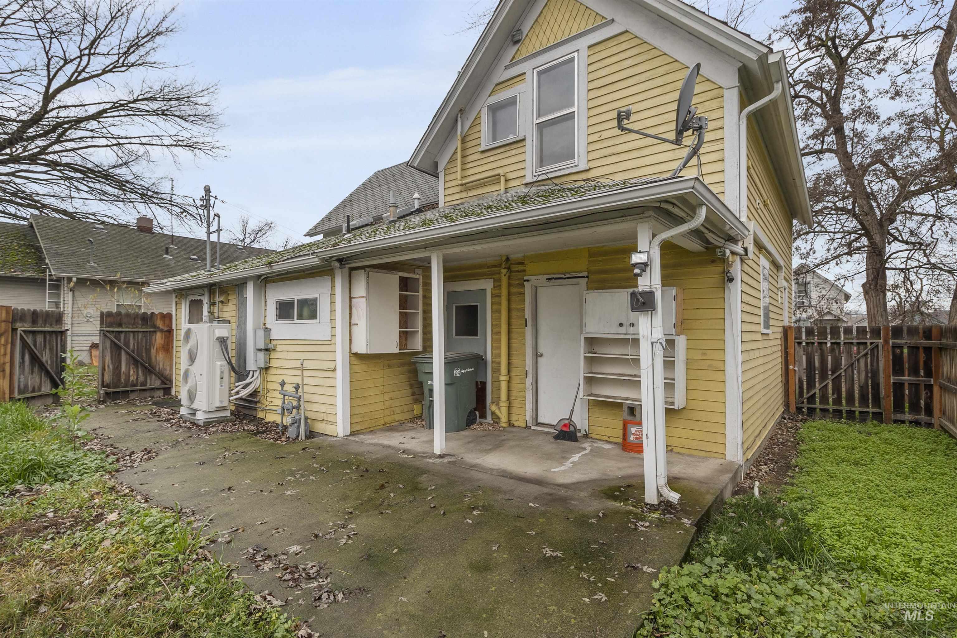 721 9th St., Clarkston, Washington 99403, 3 Bedrooms, 2 Bathrooms, Residential For Sale, Price $250,000,MLS 98974003