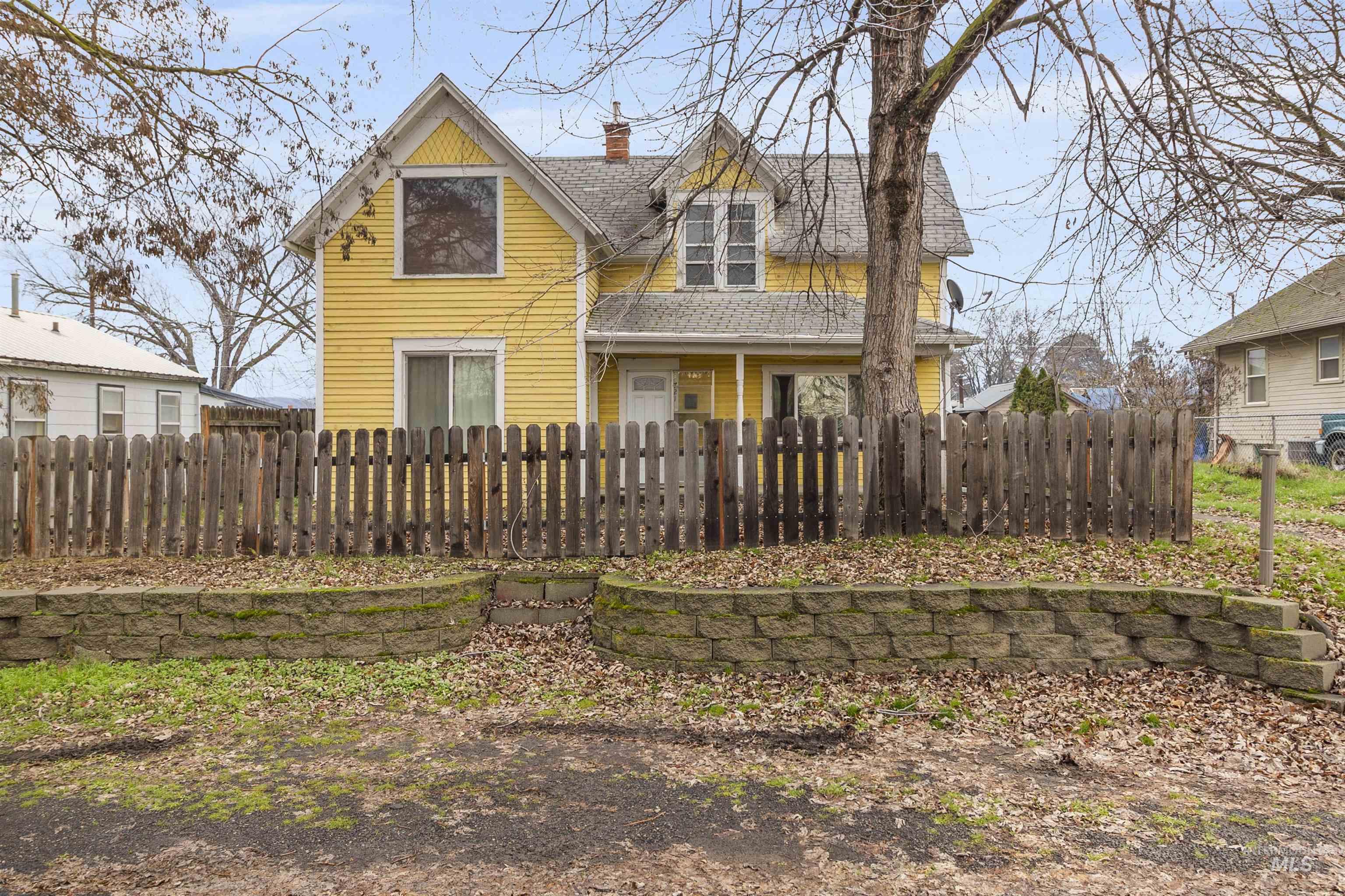 721 9th St., Clarkston, Washington 99403, 3 Bedrooms, 2 Bathrooms, Residential For Sale, Price $250,000,MLS 98974003