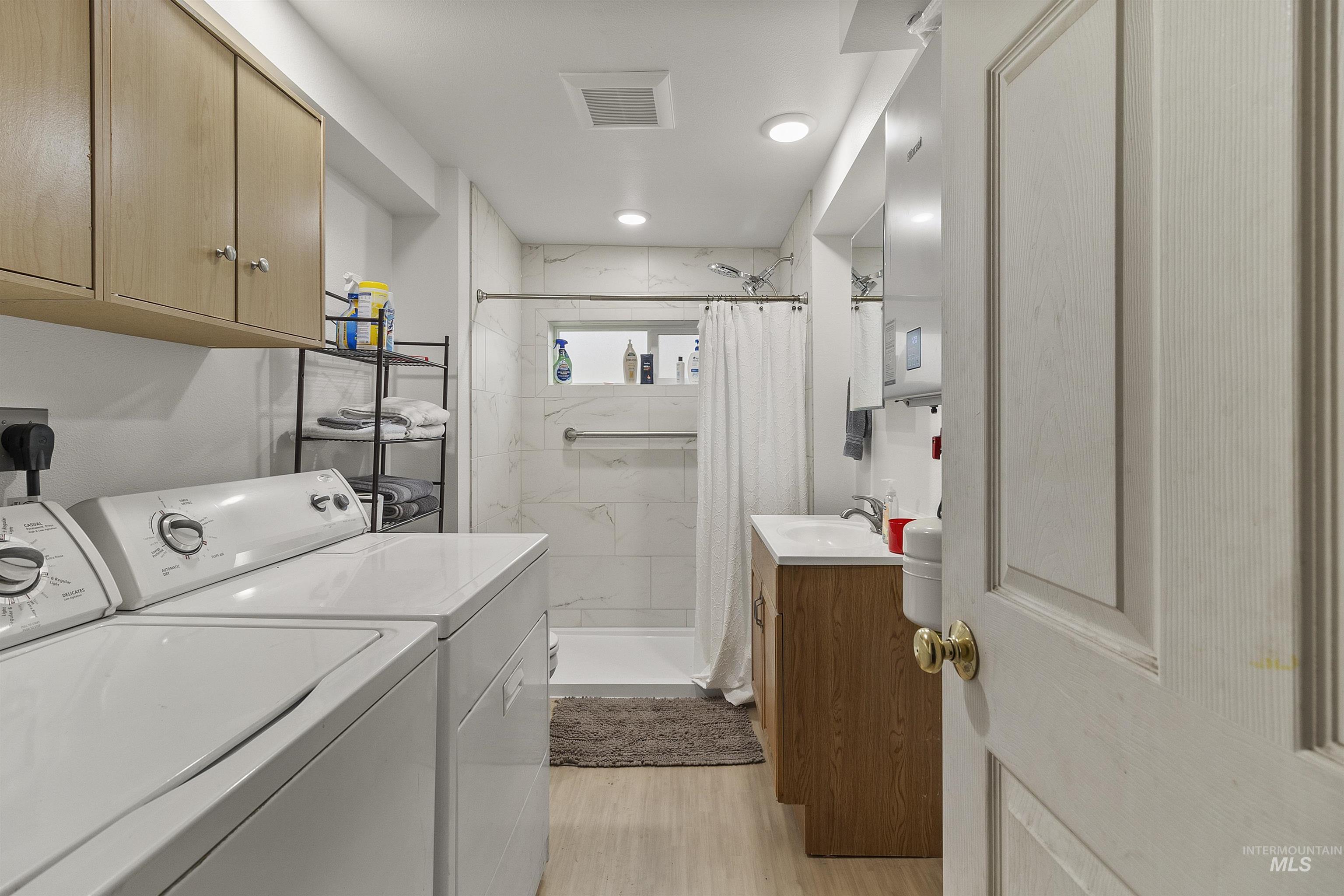 721 9th St., Clarkston, Washington 99403, 3 Bedrooms, 2 Bathrooms, Residential For Sale, Price $250,000,MLS 98974003