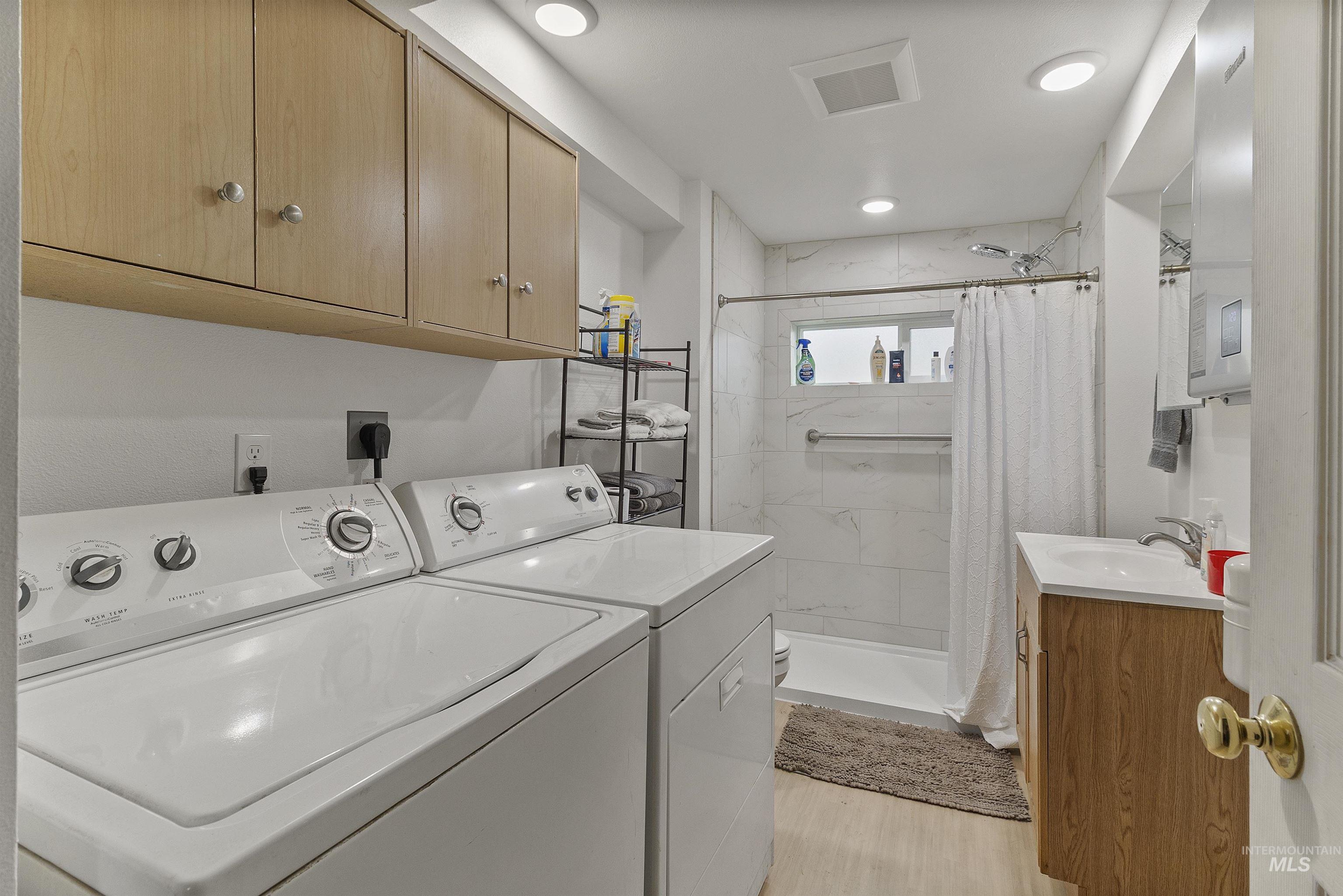 721 9th St., Clarkston, Washington 99403, 3 Bedrooms, 2 Bathrooms, Residential For Sale, Price $250,000,MLS 98974003