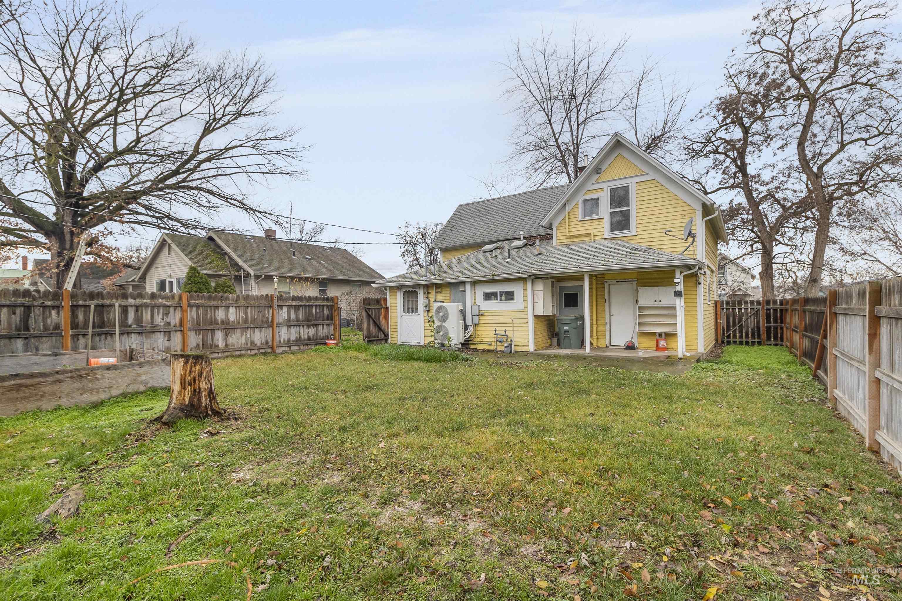 721 9th St., Clarkston, Washington 99403, 3 Bedrooms, 2 Bathrooms, Residential For Sale, Price $250,000,MLS 98974003