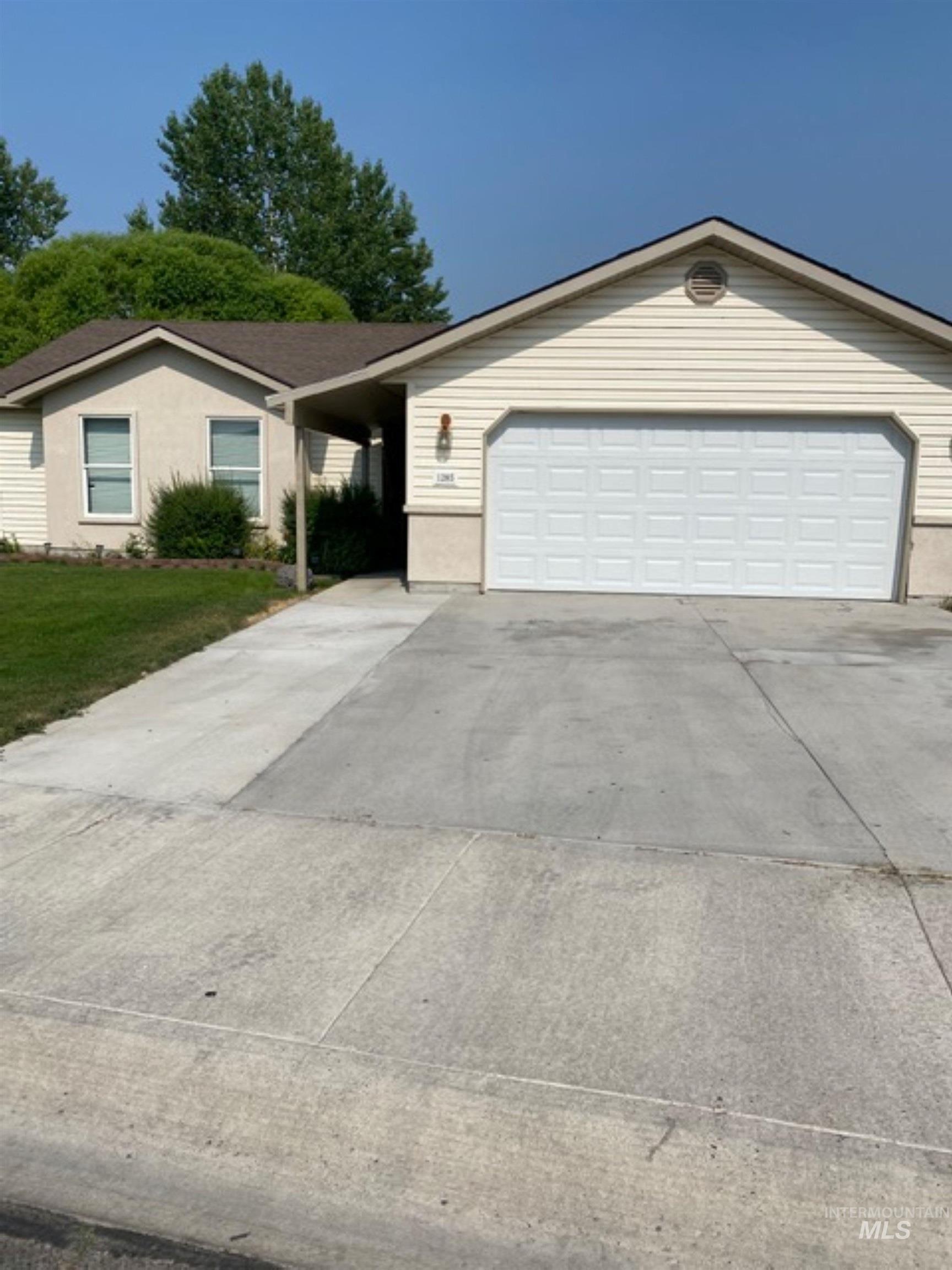 1285 Golden Pheasant Dr, Twin Falls, Idaho 83301, 3 Bedrooms, 2 Bathrooms, Residential For Sale, Price $335,000,MLS 98974008