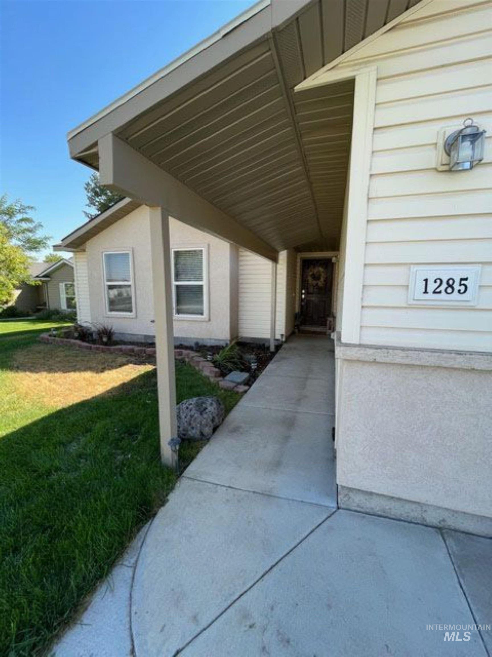 1285 Golden Pheasant Dr, Twin Falls, Idaho 83301, 3 Bedrooms, 2 Bathrooms, Residential For Sale, Price $335,000,MLS 98974008