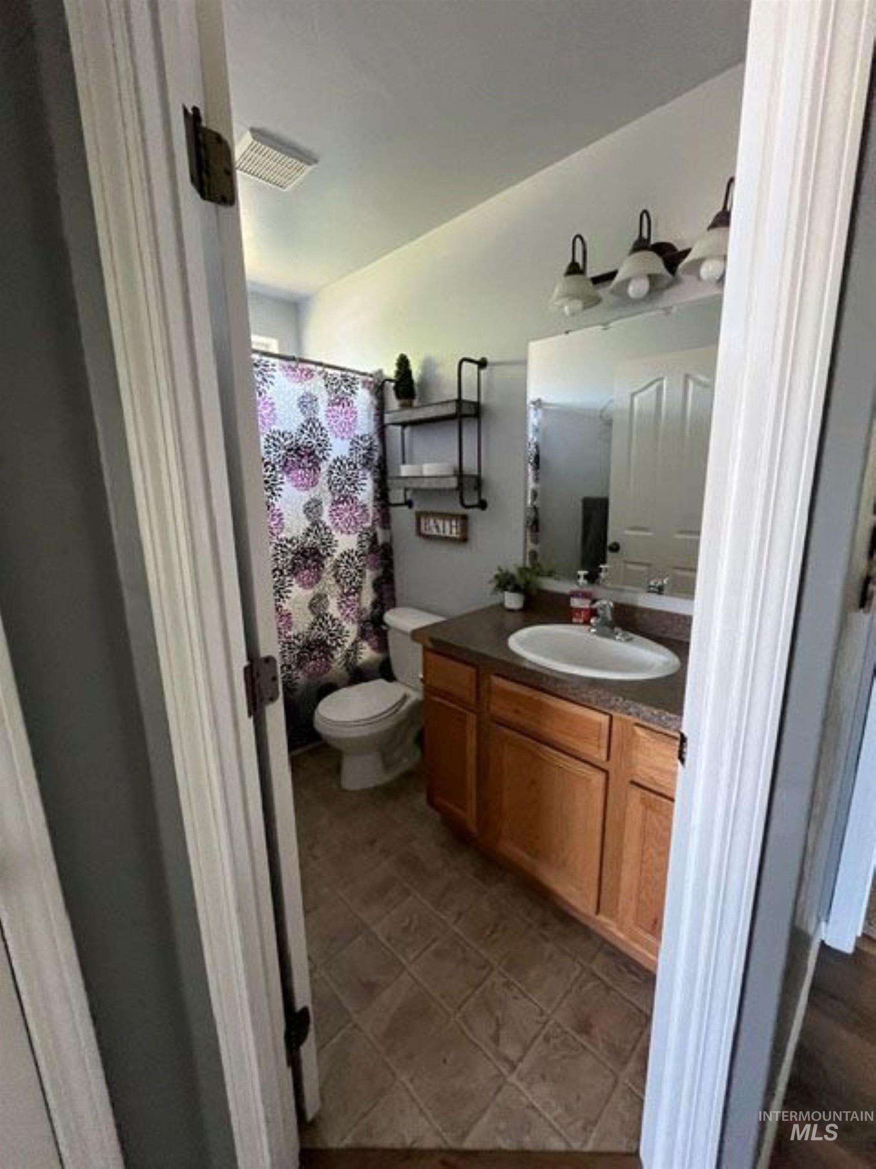 1285 Golden Pheasant Dr, Twin Falls, Idaho 83301, 3 Bedrooms, 2 Bathrooms, Residential For Sale, Price $335,000,MLS 98974008