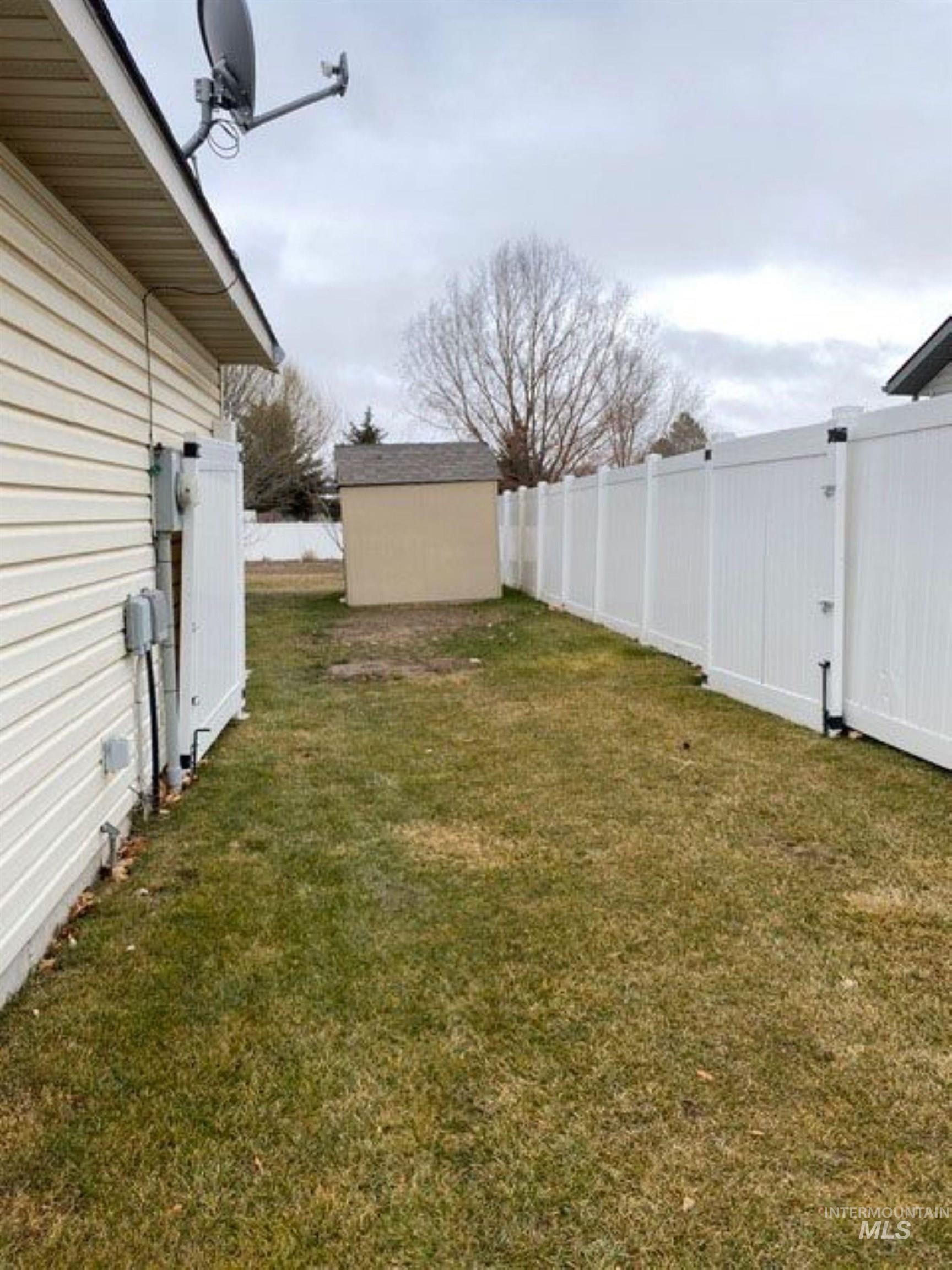 1285 Golden Pheasant Dr, Twin Falls, Idaho 83301, 3 Bedrooms, 2 Bathrooms, Residential For Sale, Price $335,000,MLS 98974008