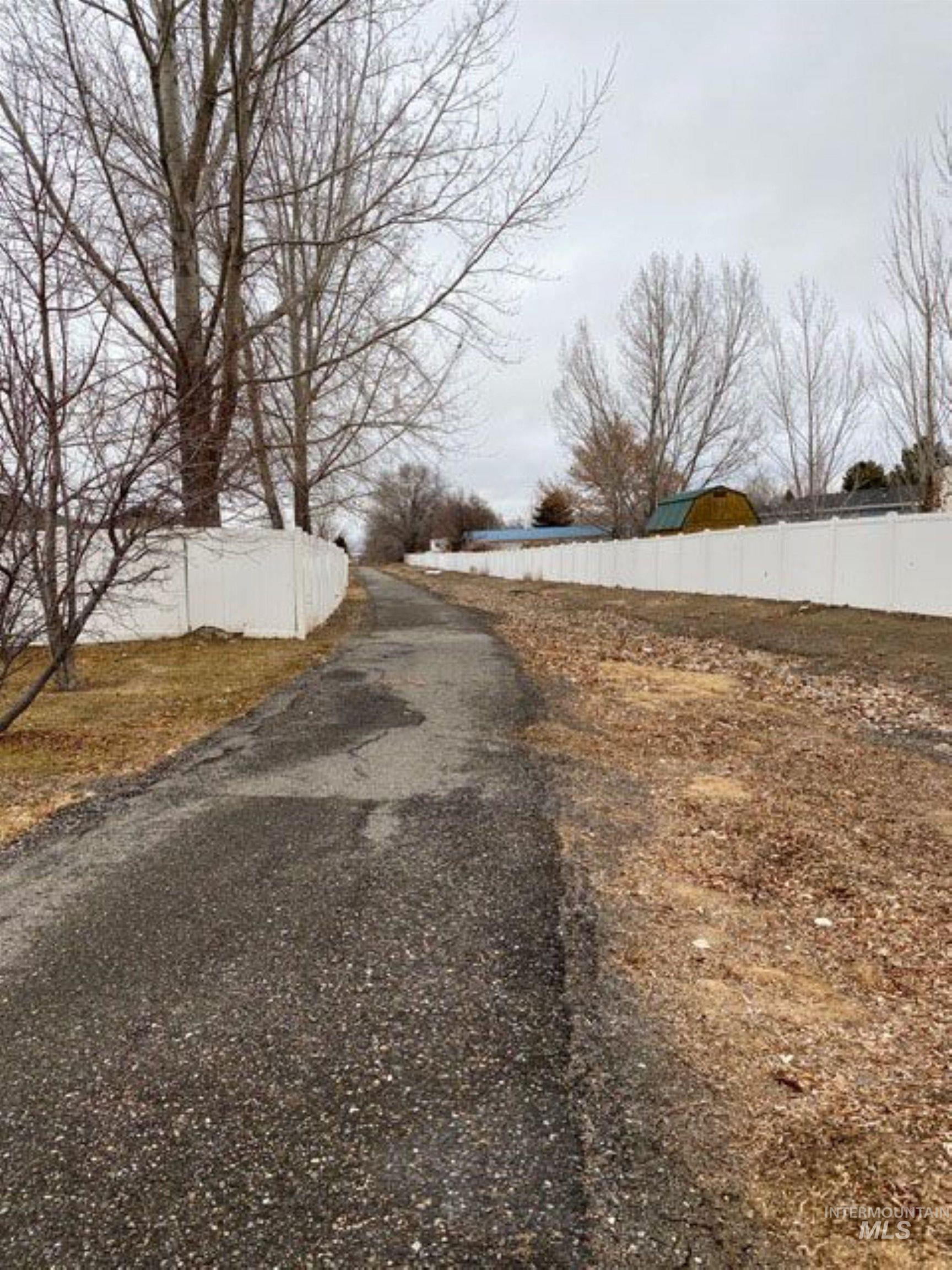 1285 Golden Pheasant Dr, Twin Falls, Idaho 83301, 3 Bedrooms, 2 Bathrooms, Residential For Sale, Price $335,000,MLS 98974008