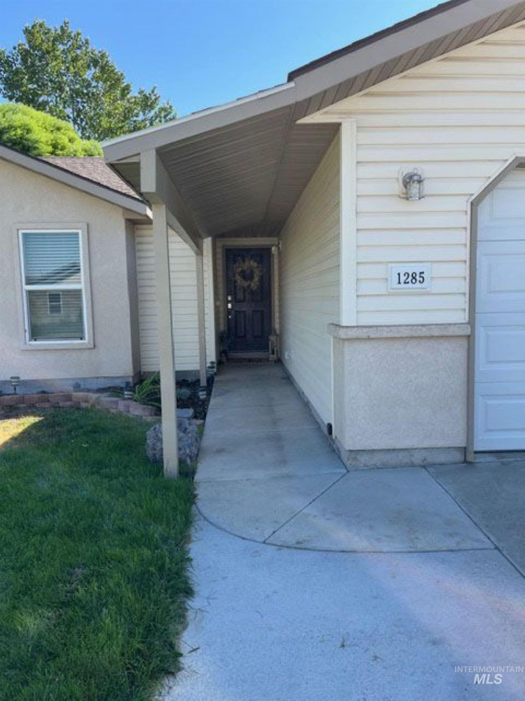 1285 Golden Pheasant Dr, Twin Falls, Idaho 83301, 3 Bedrooms, 2 Bathrooms, Residential For Sale, Price $335,000,MLS 98974008