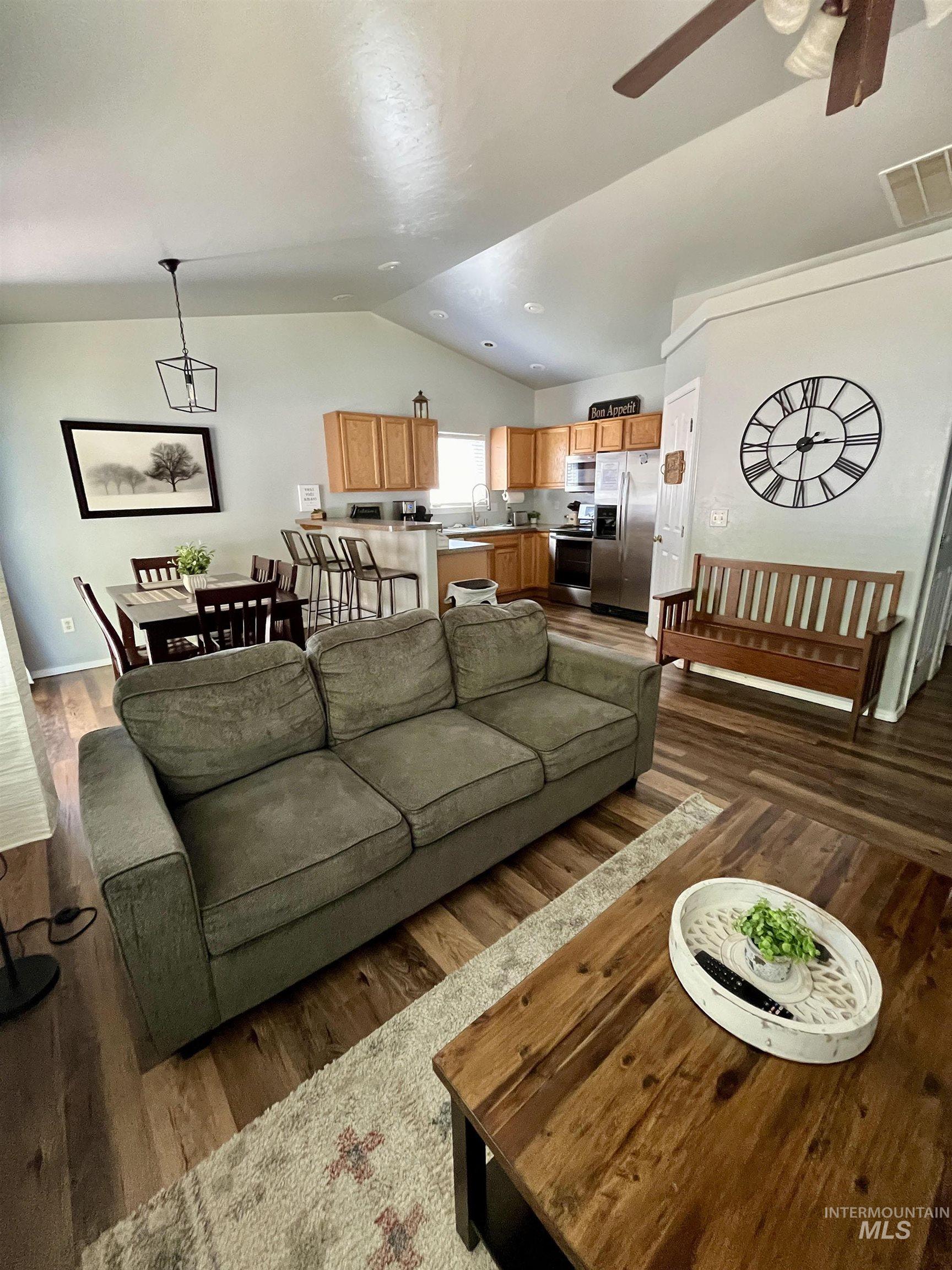 1285 Golden Pheasant Dr, Twin Falls, Idaho 83301, 3 Bedrooms, 2 Bathrooms, Residential For Sale, Price $335,000,MLS 98974008