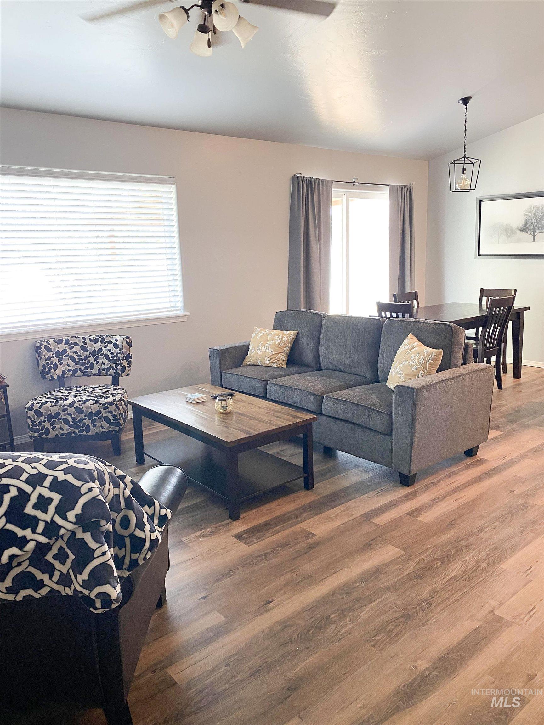 1285 Golden Pheasant Dr, Twin Falls, Idaho 83301, 3 Bedrooms, 2 Bathrooms, Residential For Sale, Price $335,000,MLS 98974008