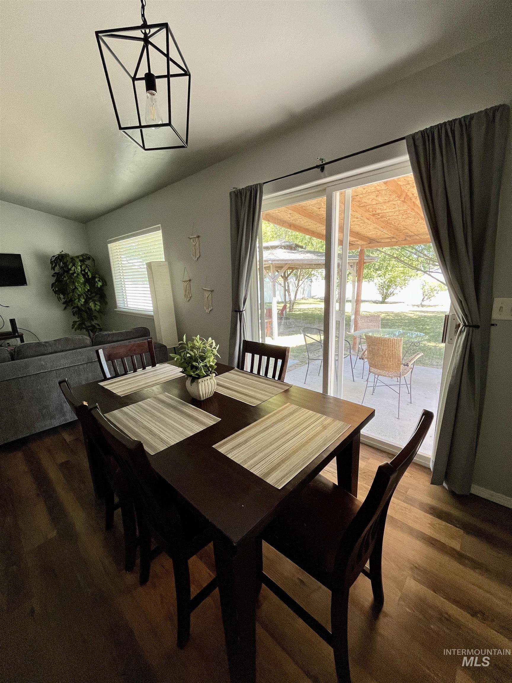 1285 Golden Pheasant Dr, Twin Falls, Idaho 83301, 3 Bedrooms, 2 Bathrooms, Residential For Sale, Price $335,000,MLS 98974008