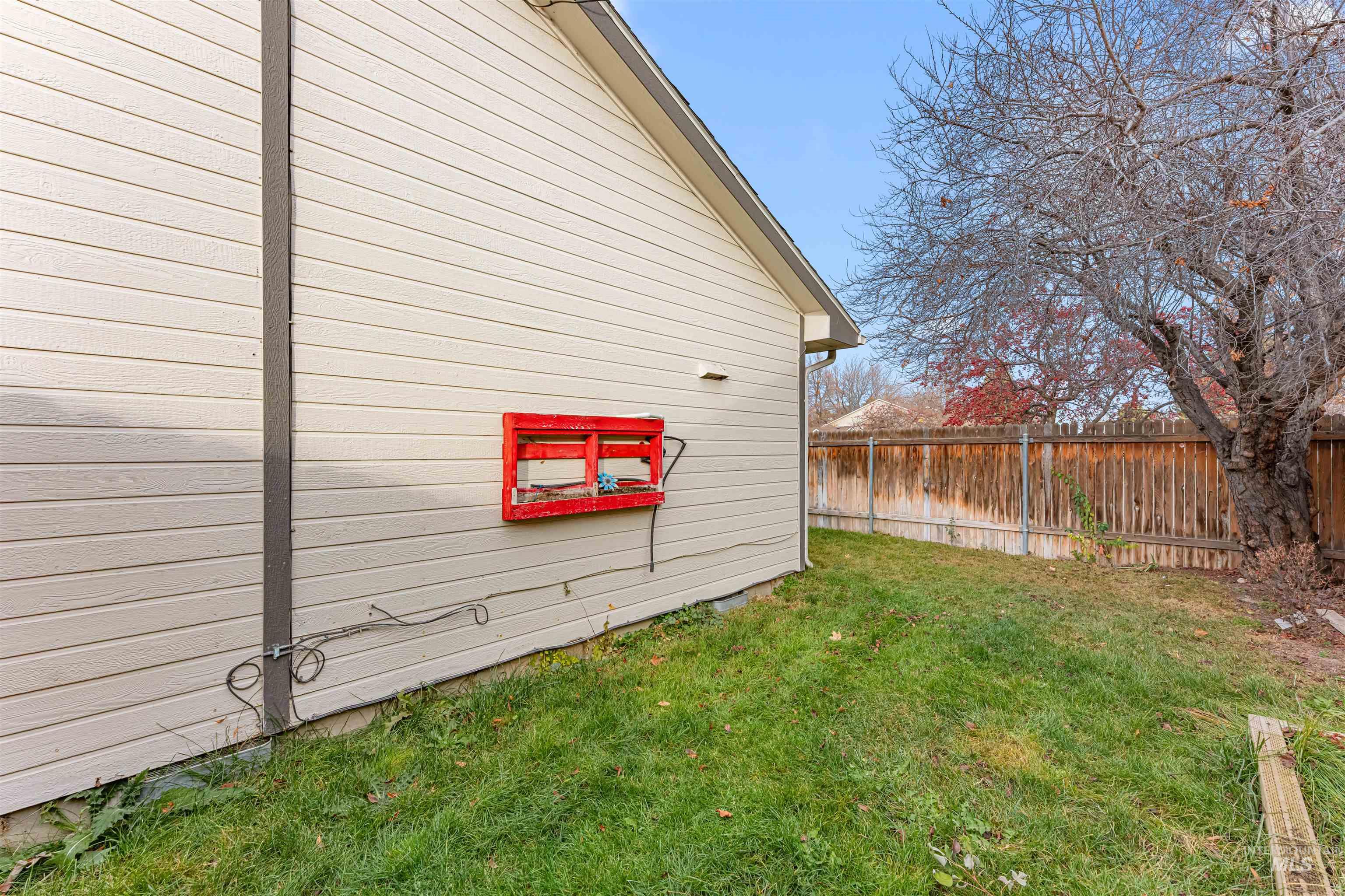 716 E Maryland, Nampa, Idaho 83686, 2 Bedrooms, 1 Bathroom, Residential For Sale, Price $285,000,MLS 98974009