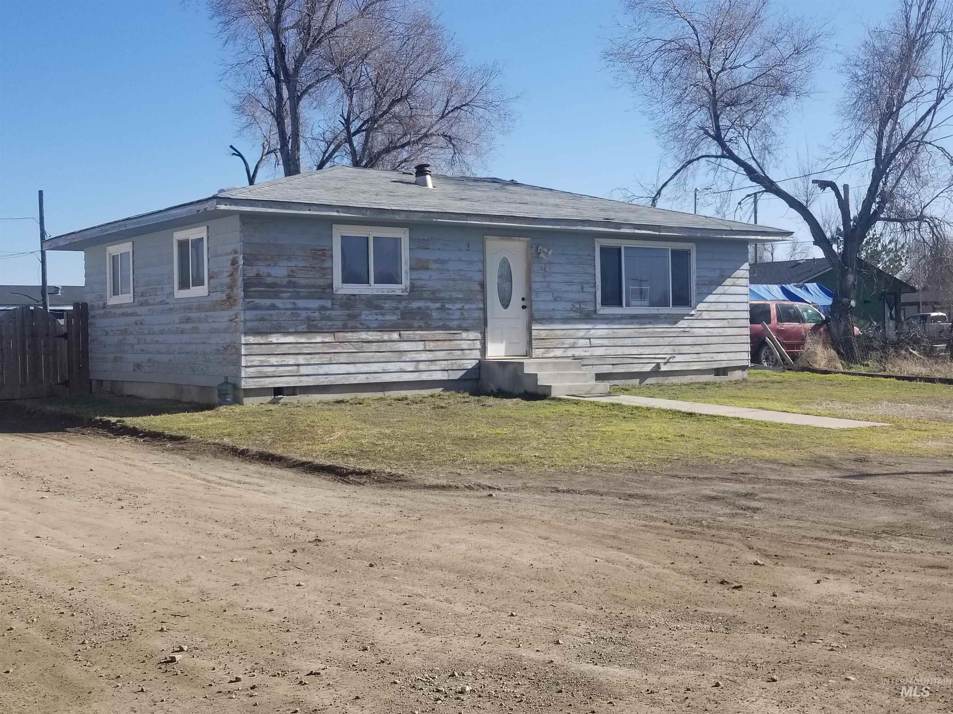 223 Bell St, Twin Falls, Idaho 83301, 2 Bedrooms, 1 Bathroom, Residential For Sale, Price $165,000,MLS 98974011