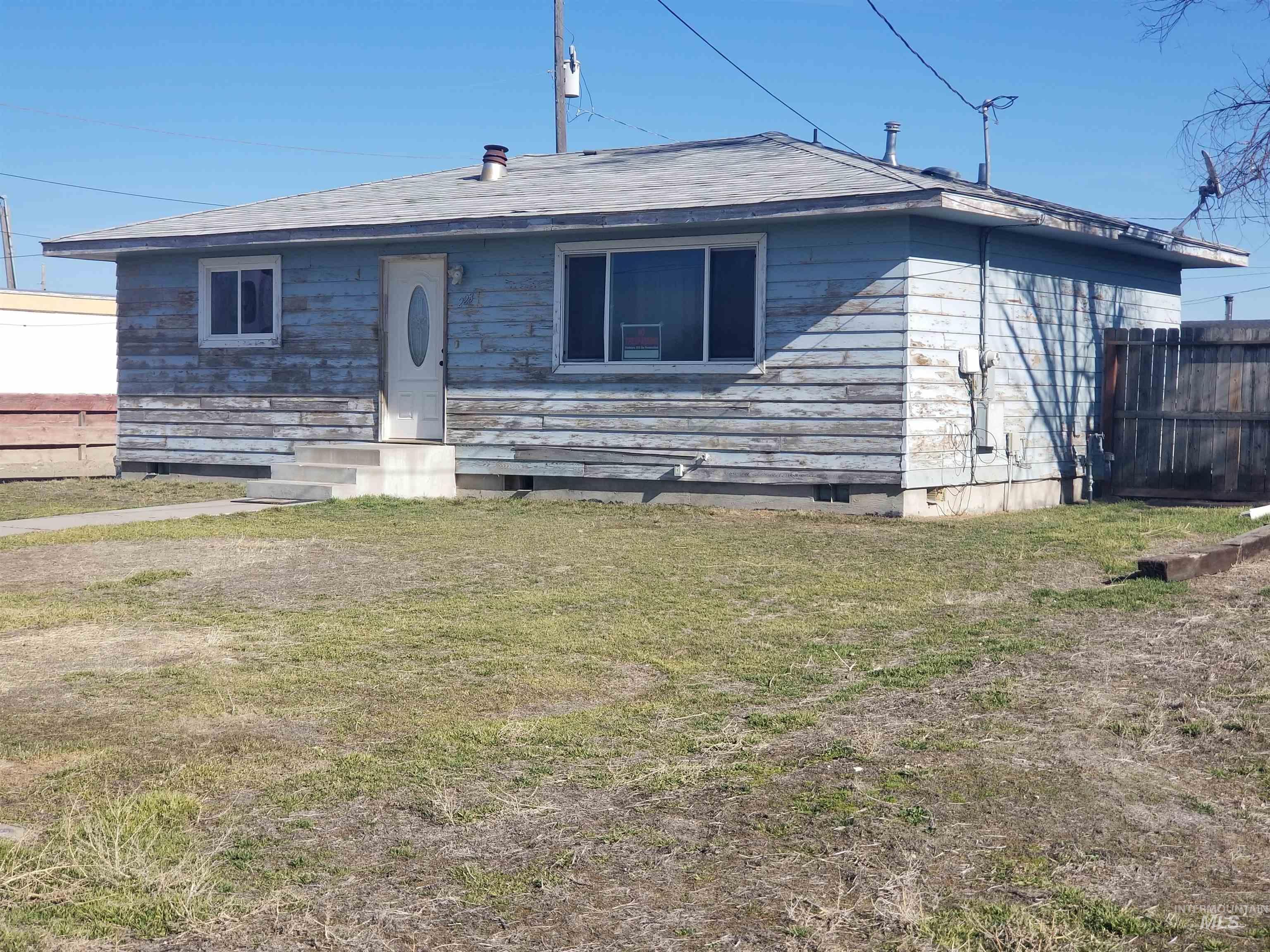 223 Bell St, Twin Falls, Idaho 83301, 2 Bedrooms, 1 Bathroom, Residential For Sale, Price $165,000,MLS 98974011