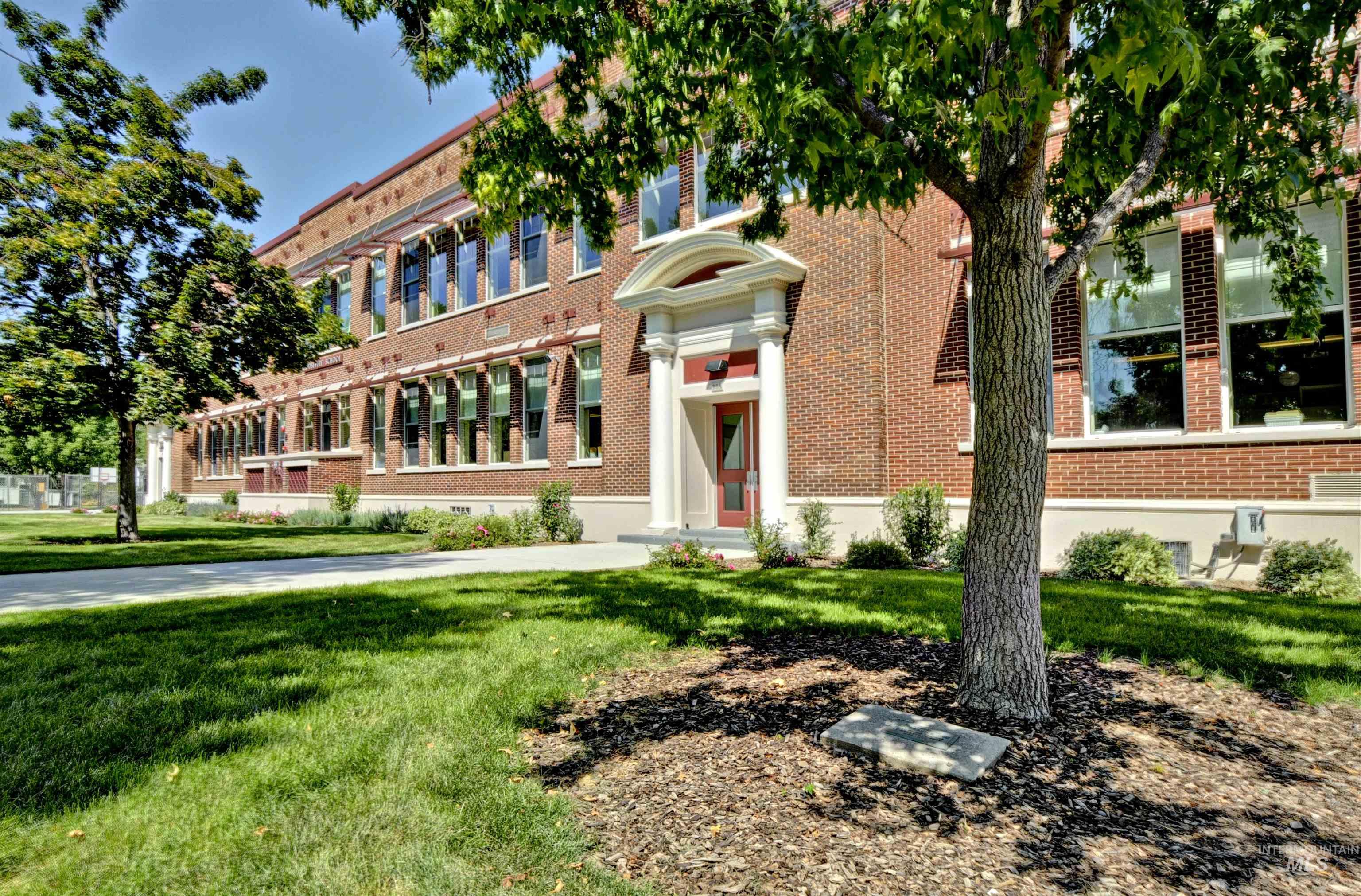 742 E State St, Boise, Idaho 83712, 3 Bedrooms, 2 Bathrooms, Residential For Sale, Price $724,000,MLS 98974012