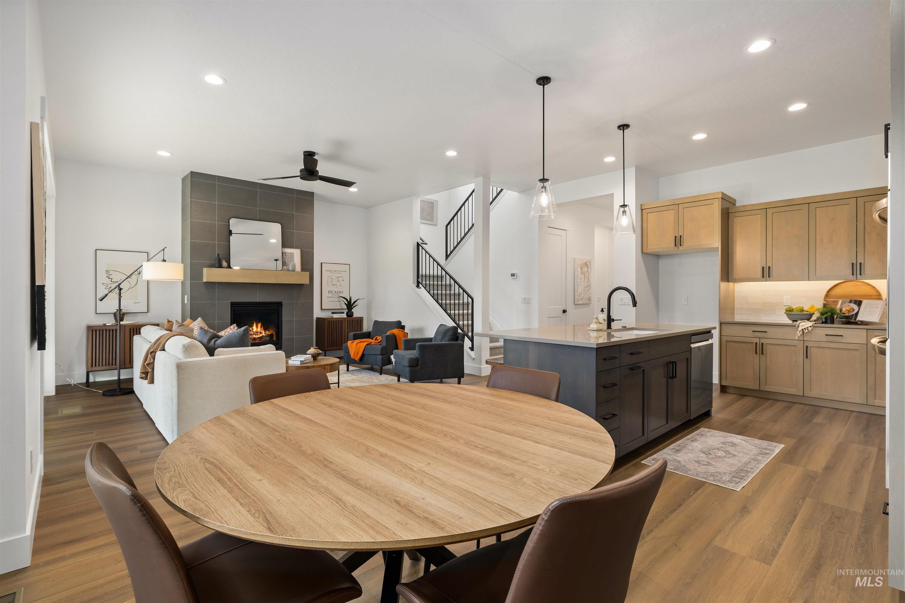 611 N Hiltonhead Way, Eagle, Idaho 83616-0000, 3 Bedrooms, 2.5 Bathrooms, Residential For Sale, Price $799,900,MLS 98974013