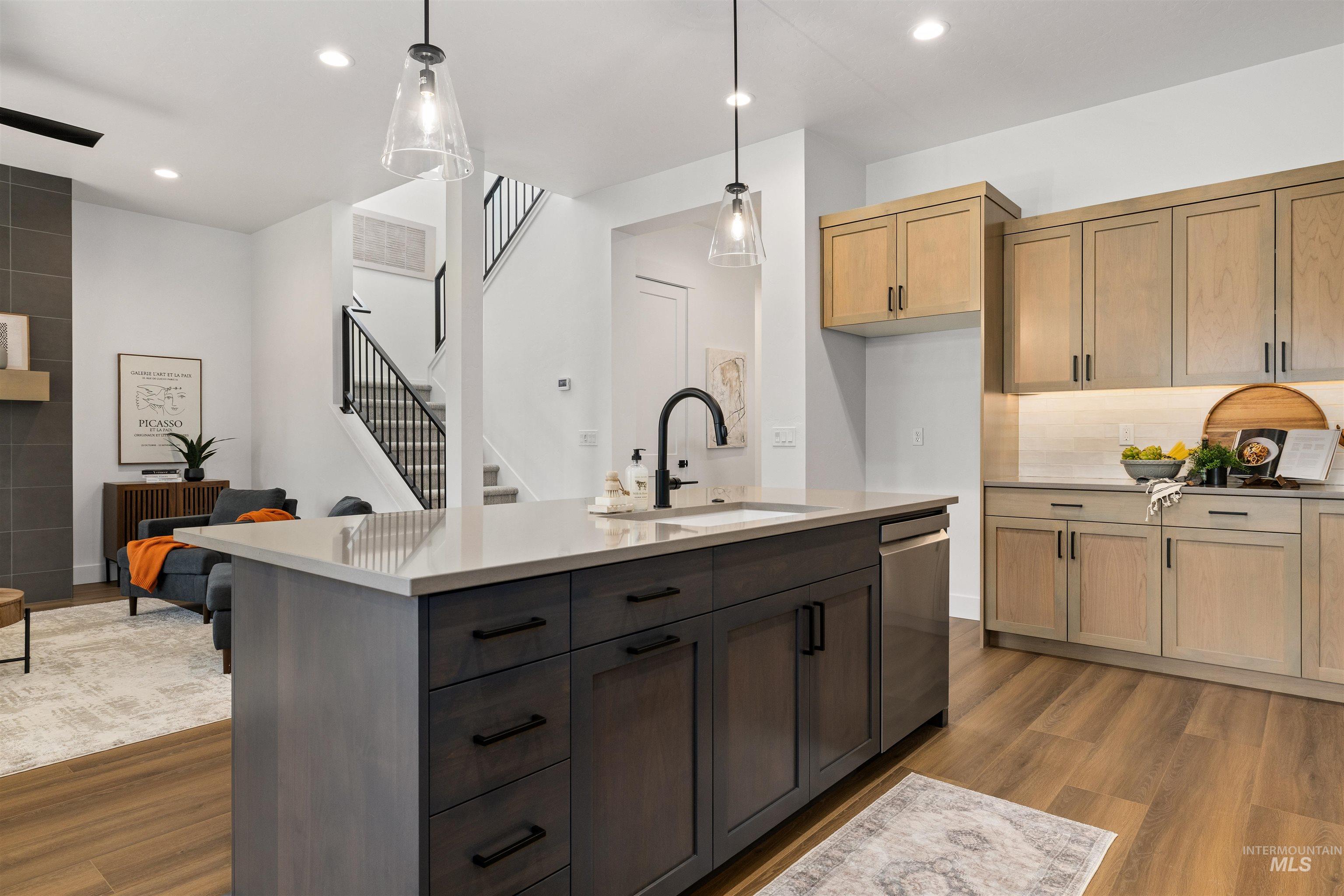 611 N Hiltonhead Way, Eagle, Idaho 83616-0000, 3 Bedrooms, 2.5 Bathrooms, Residential For Sale, Price $799,900,MLS 98974013