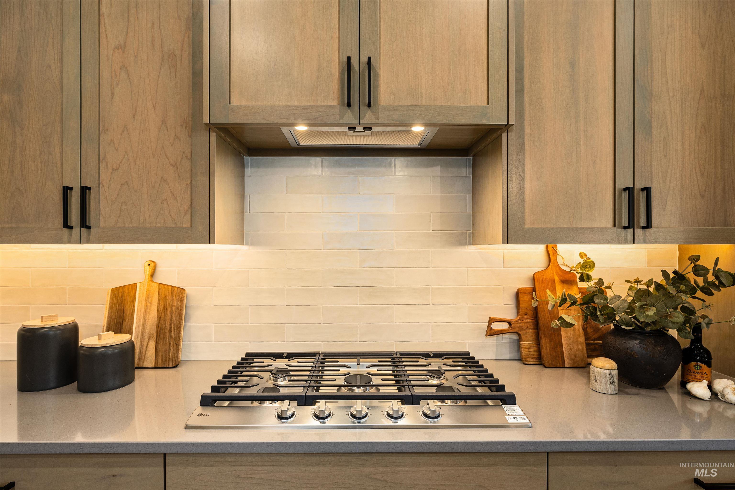 611 N Hiltonhead Way, Eagle, Idaho 83616-0000, 3 Bedrooms, 2.5 Bathrooms, Residential For Sale, Price $799,900,MLS 98974013