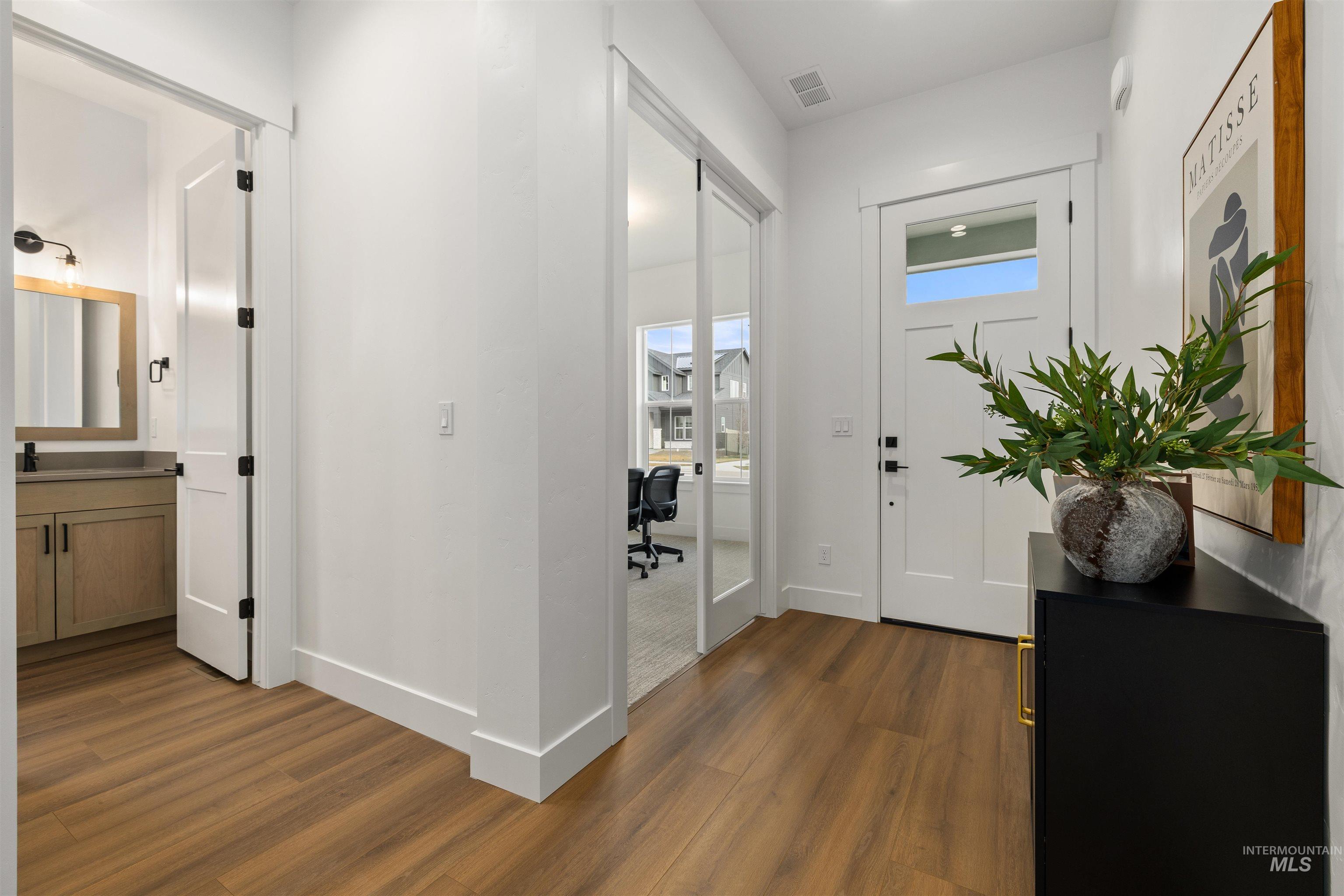 611 N Hiltonhead Way, Eagle, Idaho 83616-0000, 3 Bedrooms, 2.5 Bathrooms, Residential For Sale, Price $799,900,MLS 98974013