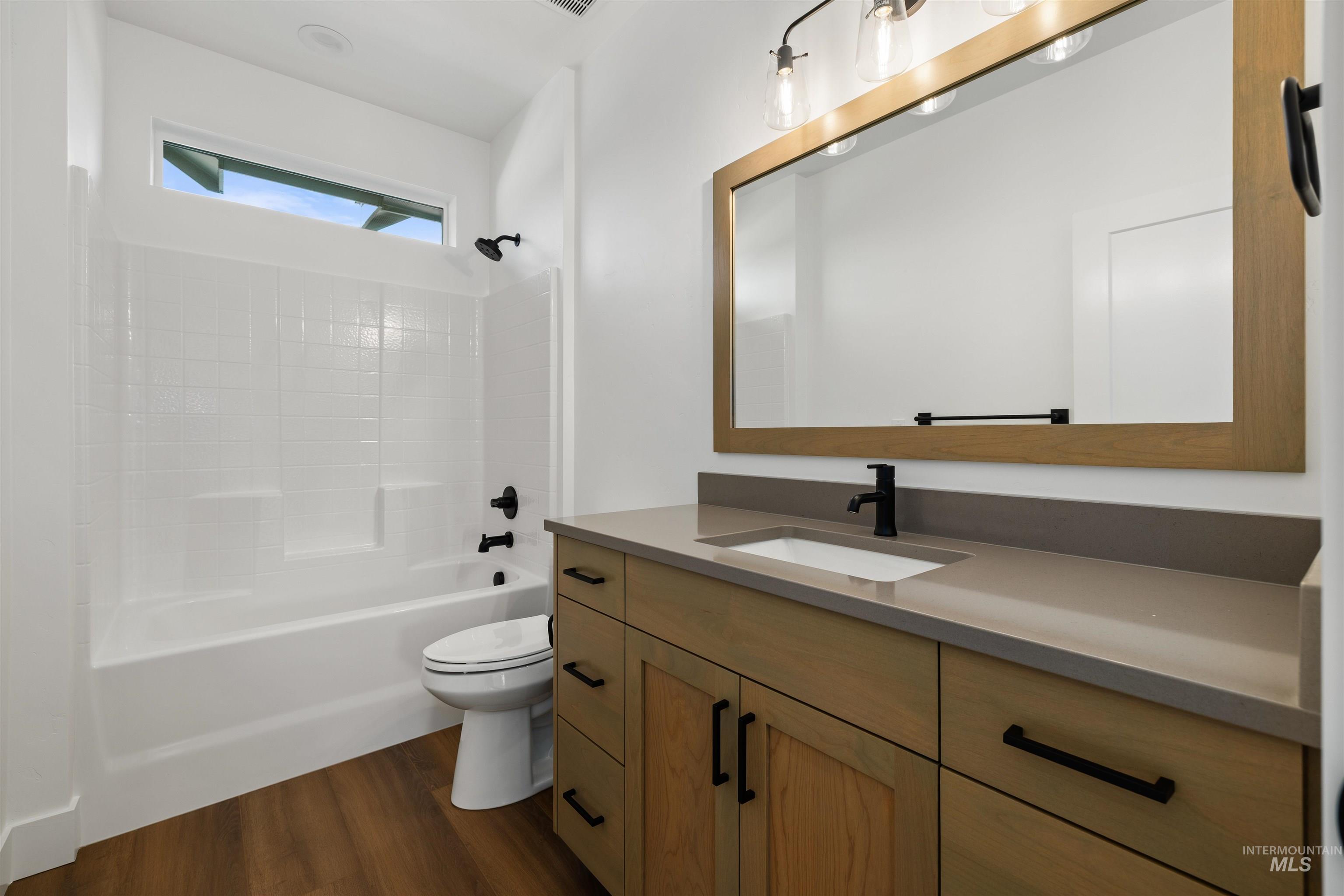 611 N Hiltonhead Way, Eagle, Idaho 83616-0000, 3 Bedrooms, 2.5 Bathrooms, Residential For Sale, Price $799,900,MLS 98974013