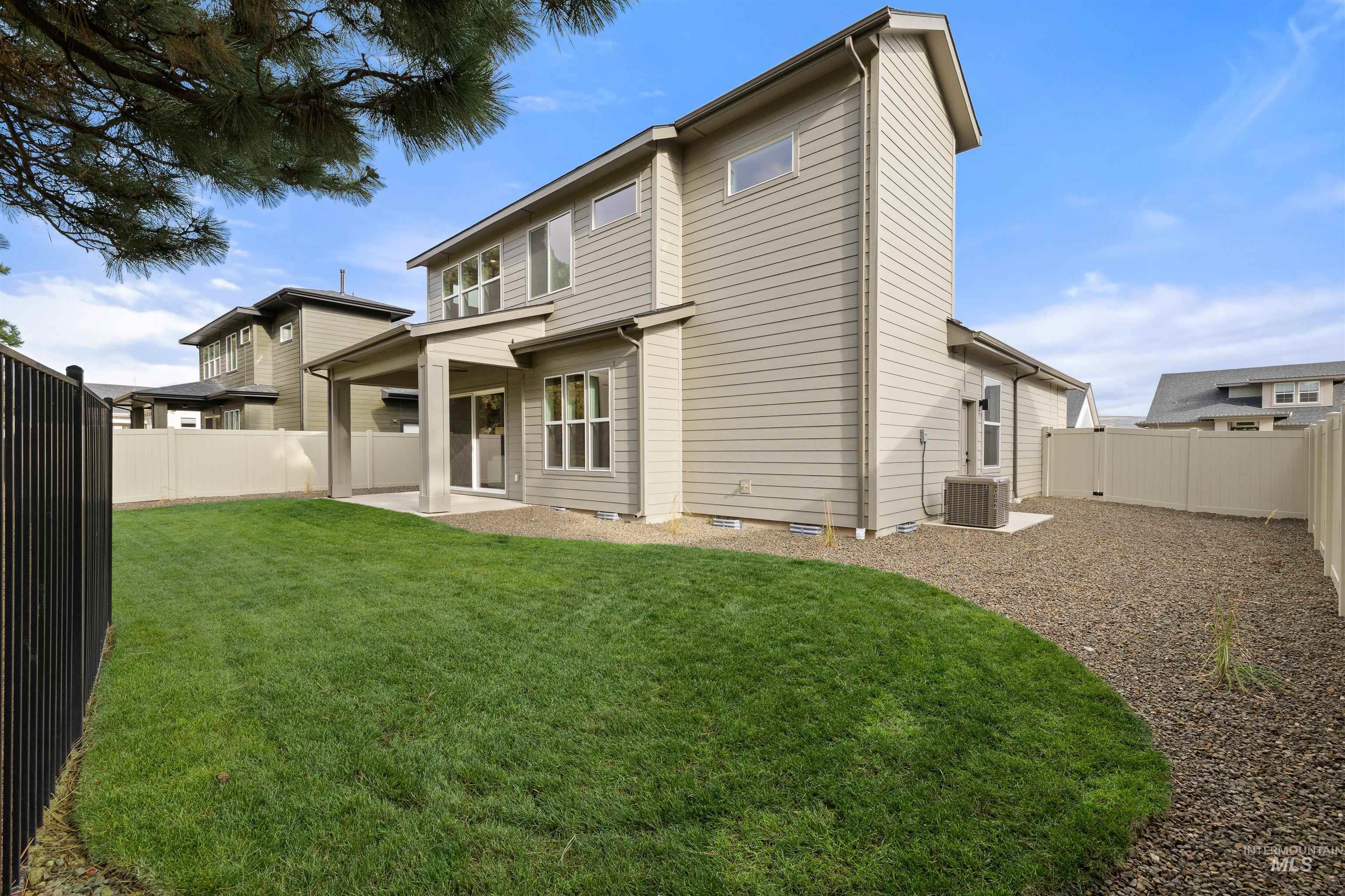 611 N Hiltonhead Way, Eagle, Idaho 83616-0000, 3 Bedrooms, 2.5 Bathrooms, Residential For Sale, Price $799,900,MLS 98974013