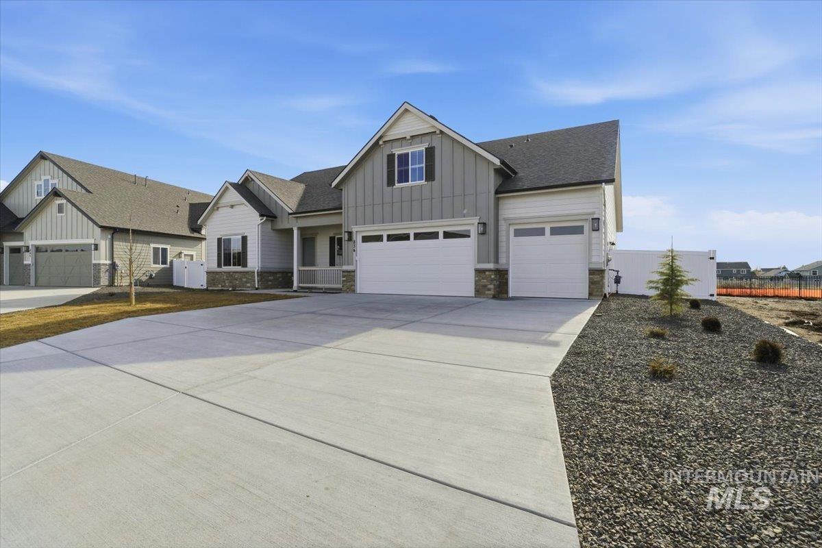834 N Falling Water Way, Eagle, Idaho 83616, 3 Bedrooms, 3.5 Bathrooms, Residential For Sale, Price $839,990,MLS 98974015