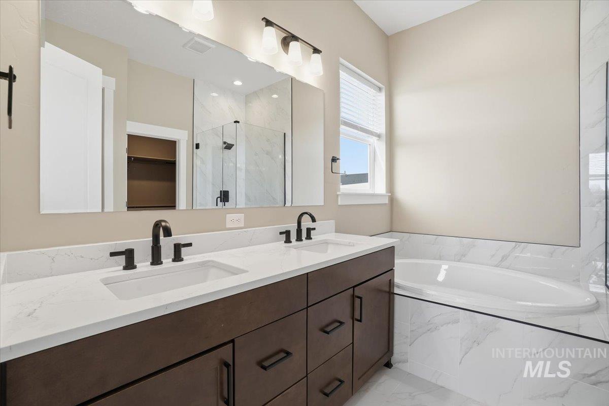 834 N Falling Water Way, Eagle, Idaho 83616, 3 Bedrooms, 3.5 Bathrooms, Residential For Sale, Price $839,990,MLS 98974015