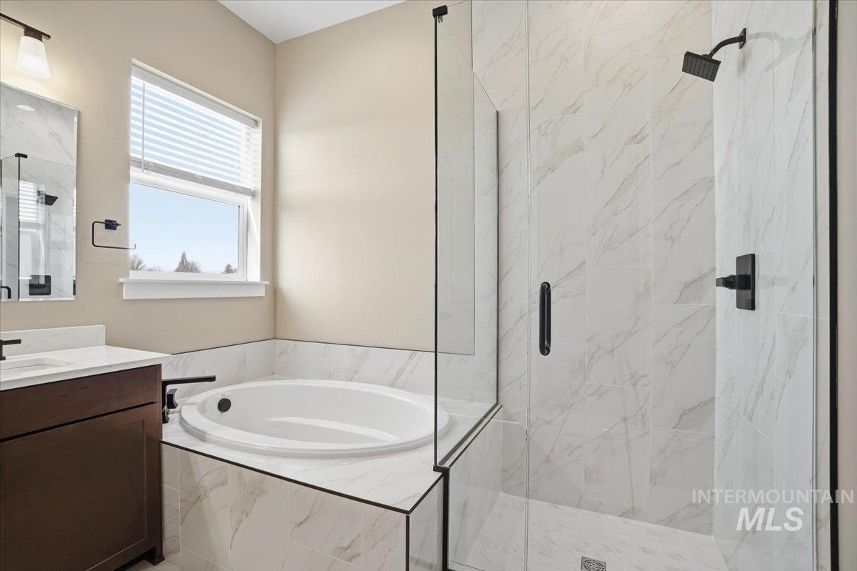 834 N Falling Water Way, Eagle, Idaho 83616, 3 Bedrooms, 3.5 Bathrooms, Residential For Sale, Price $839,990,MLS 98974015