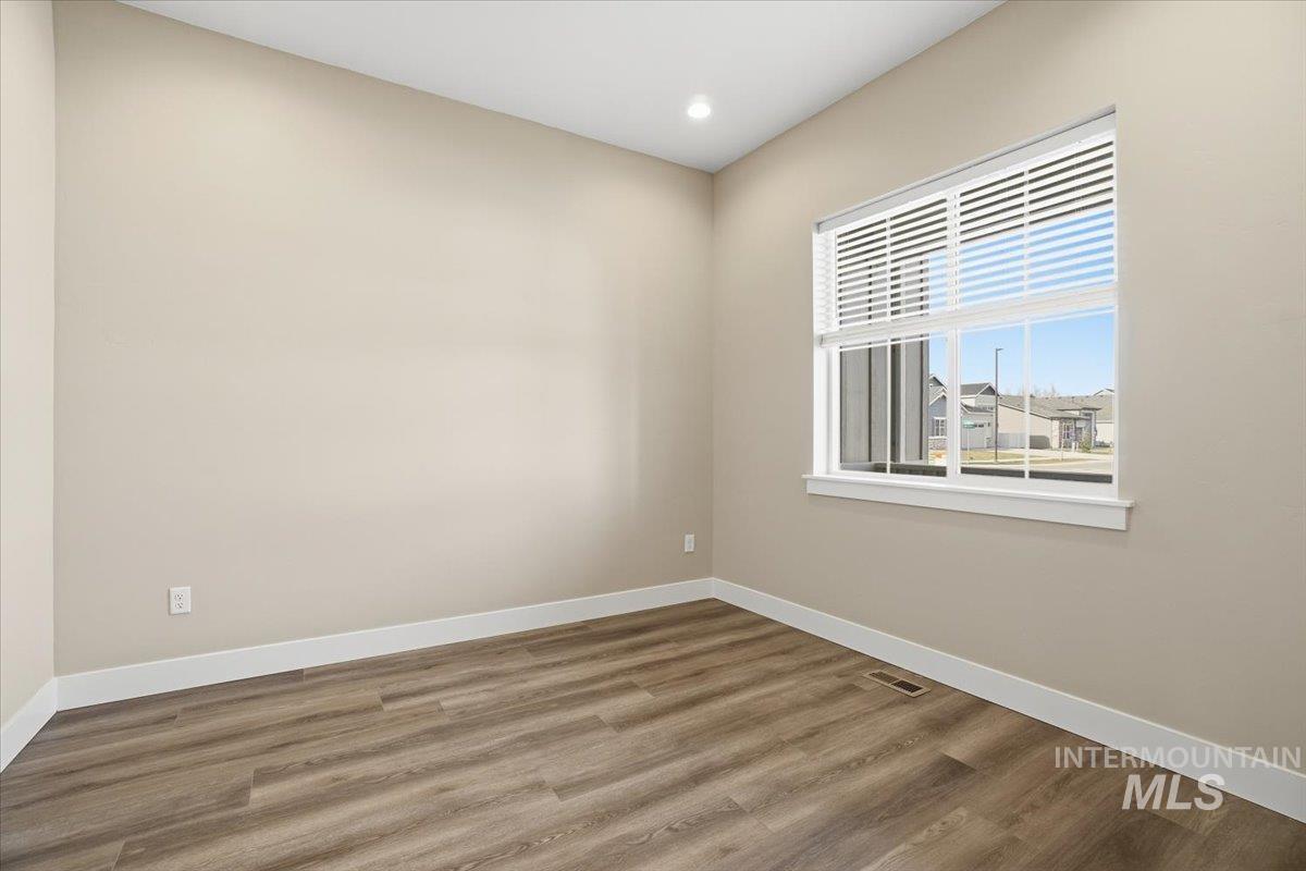 834 N Falling Water Way, Eagle, Idaho 83616, 3 Bedrooms, 3.5 Bathrooms, Residential For Sale, Price $839,990,MLS 98974015