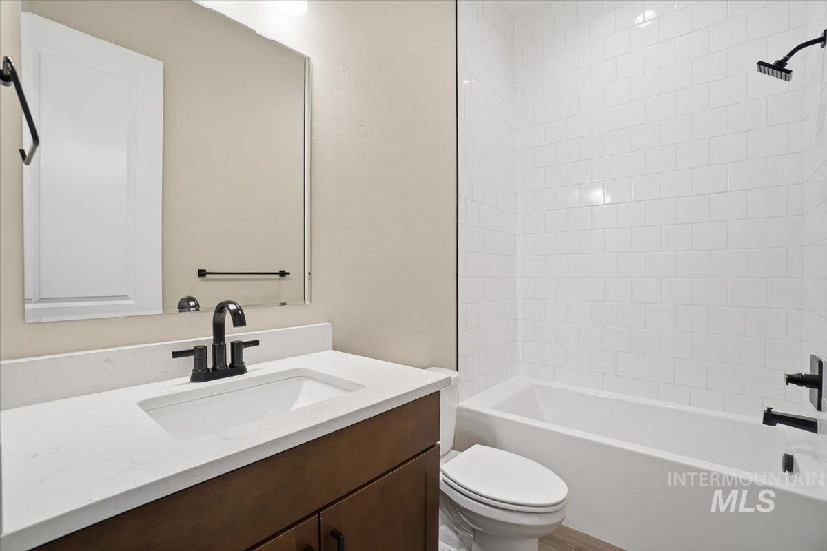 834 N Falling Water Way, Eagle, Idaho 83616, 3 Bedrooms, 3.5 Bathrooms, Residential For Sale, Price $839,990,MLS 98974015