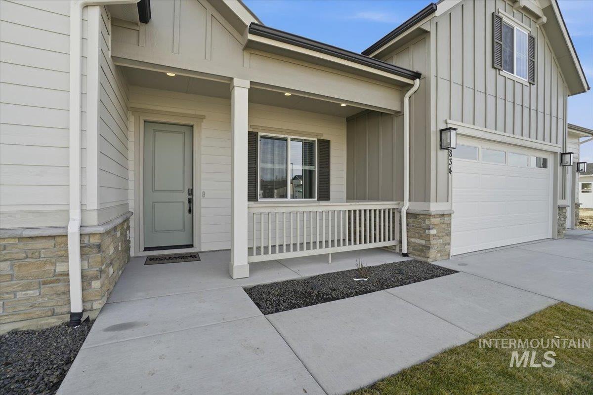 834 N Falling Water Way, Eagle, Idaho 83616, 3 Bedrooms, 3.5 Bathrooms, Residential For Sale, Price $839,990,MLS 98974015