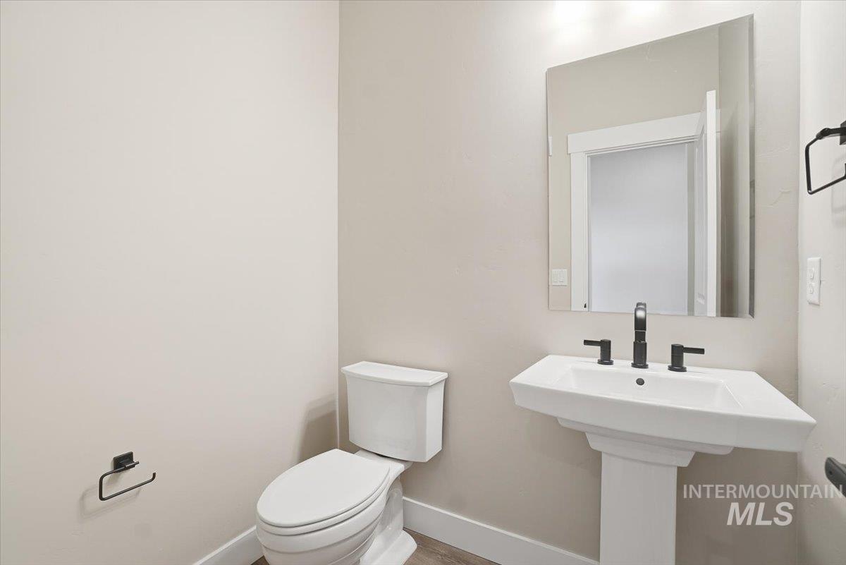 834 N Falling Water Way, Eagle, Idaho 83616, 3 Bedrooms, 3.5 Bathrooms, Residential For Sale, Price $839,990,MLS 98974015