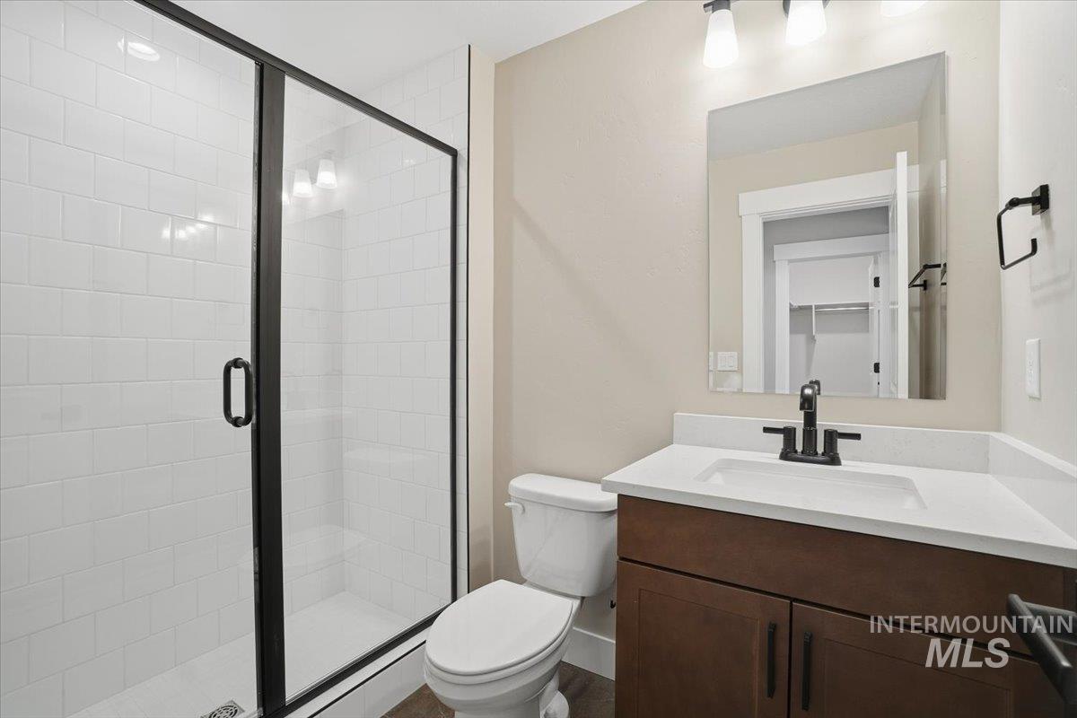 834 N Falling Water Way, Eagle, Idaho 83616, 3 Bedrooms, 3.5 Bathrooms, Residential For Sale, Price $839,990,MLS 98974015