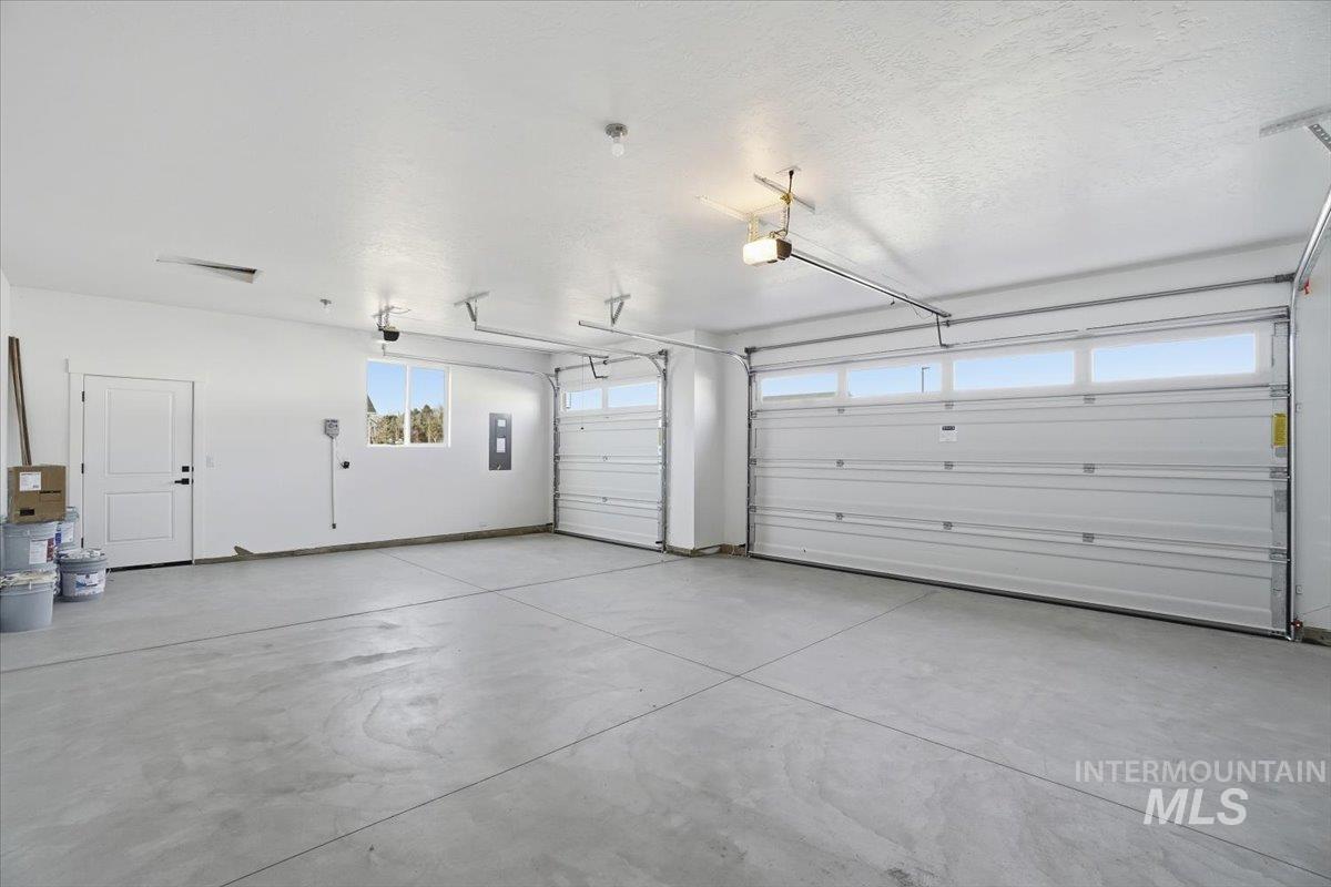 834 N Falling Water Way, Eagle, Idaho 83616, 3 Bedrooms, 3.5 Bathrooms, Residential For Sale, Price $839,990,MLS 98974015