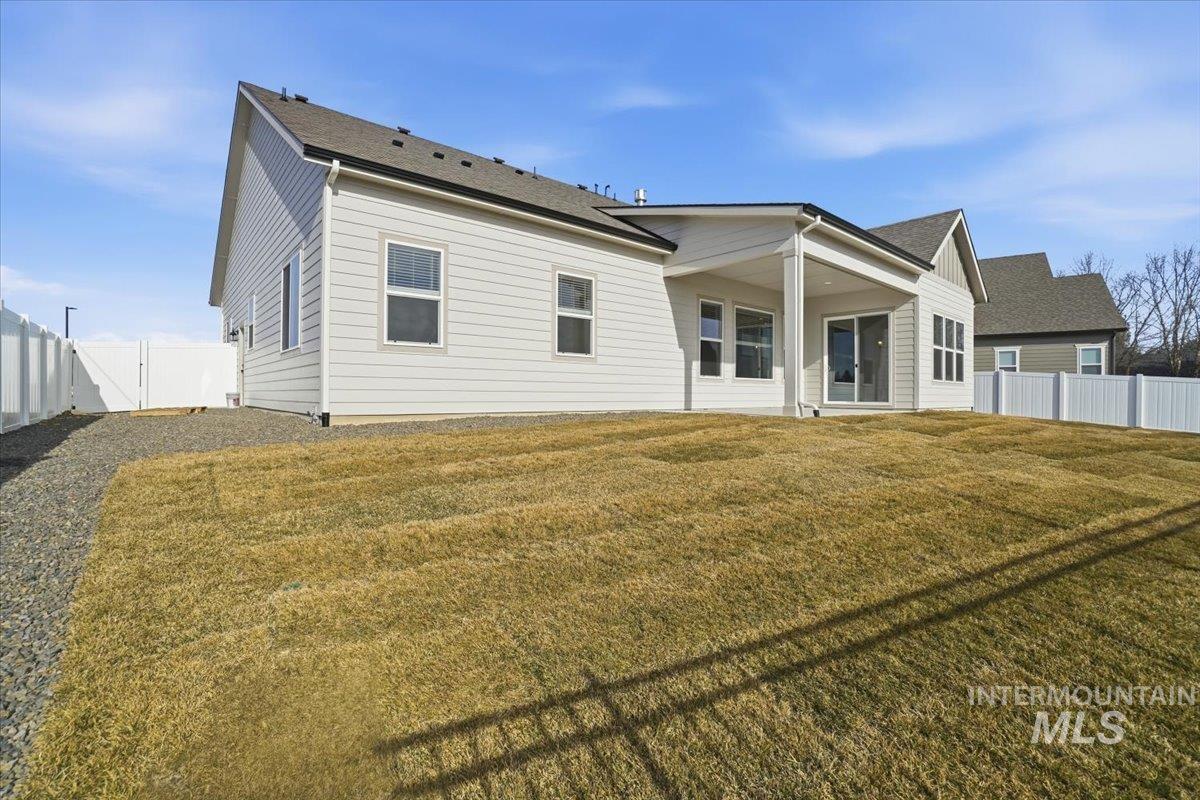 834 N Falling Water Way, Eagle, Idaho 83616, 3 Bedrooms, 3.5 Bathrooms, Residential For Sale, Price $839,990,MLS 98974015