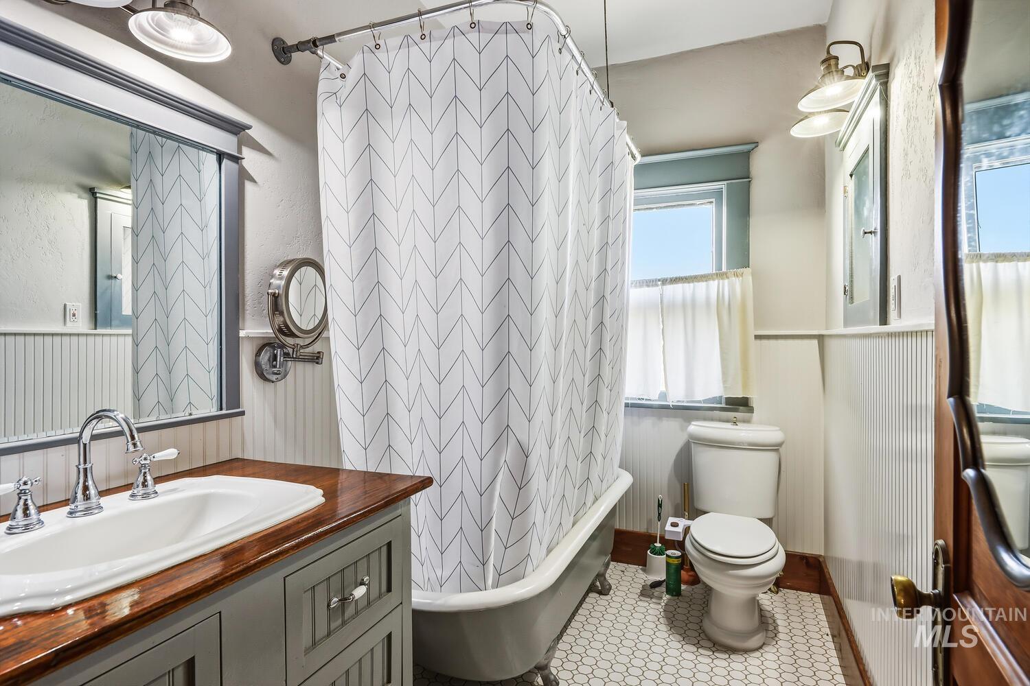 22573 Travis Road, Wilder, Idaho 83676, 3 Bedrooms, 1 Bathroom, Residential For Sale, Price $575,000,MLS 98974016