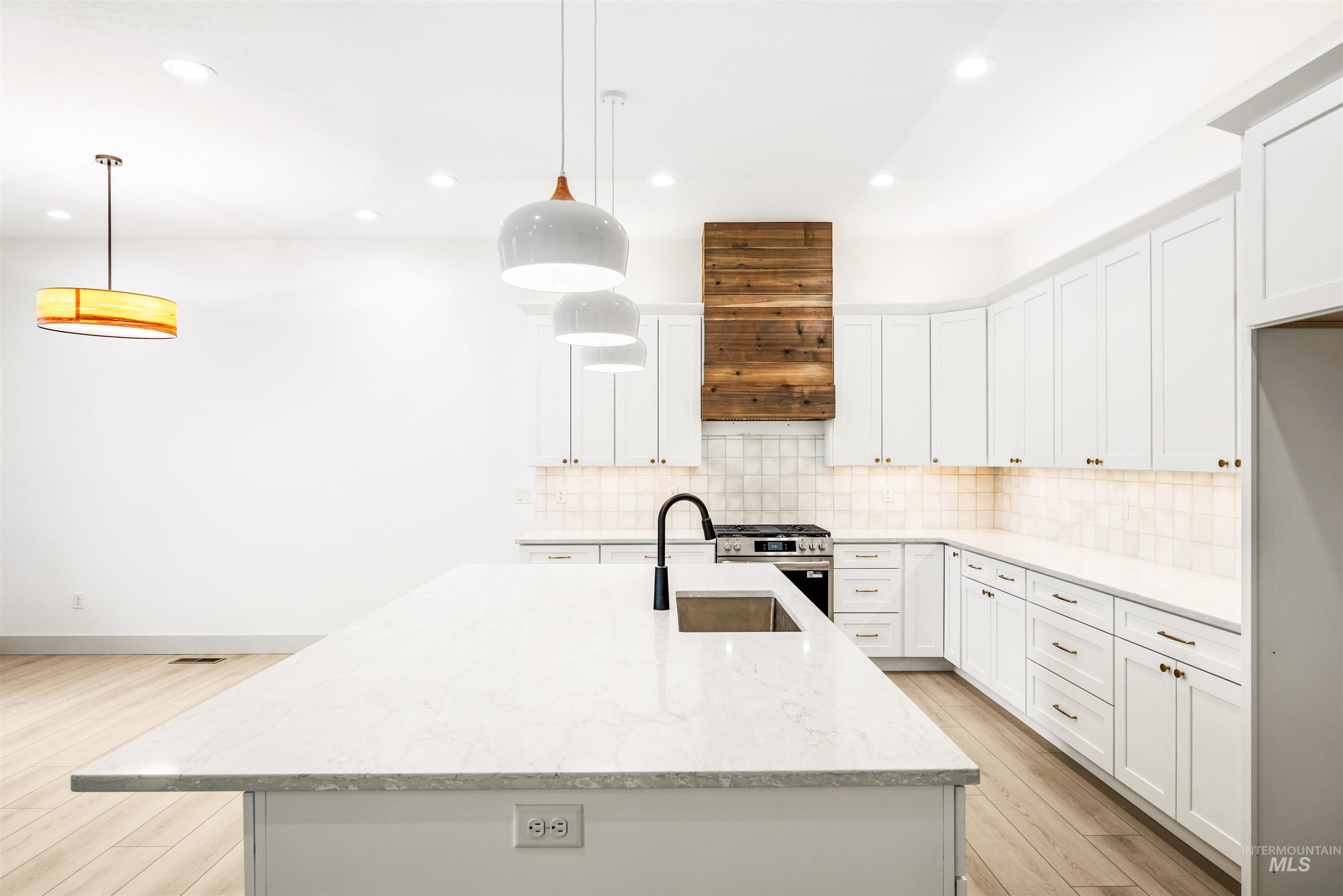 442 E Elaine Ct, Nampa, Idaho 83686, 3 Bedrooms, 2.5 Bathrooms, Residential For Sale, Price $699,900,MLS 98974019