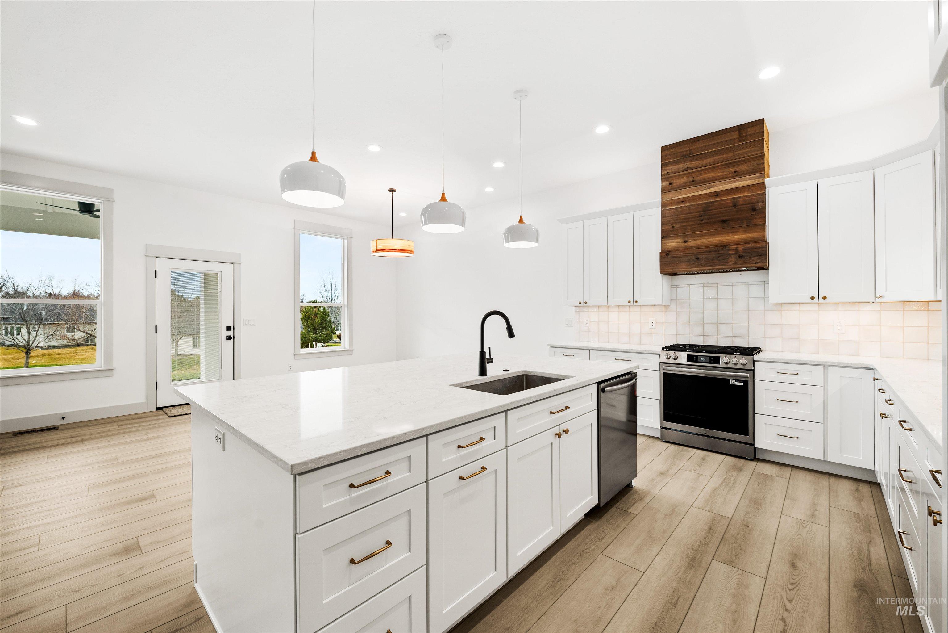 442 E Elaine Ct, Nampa, Idaho 83686, 3 Bedrooms, 2.5 Bathrooms, Residential For Sale, Price $699,900,MLS 98974019