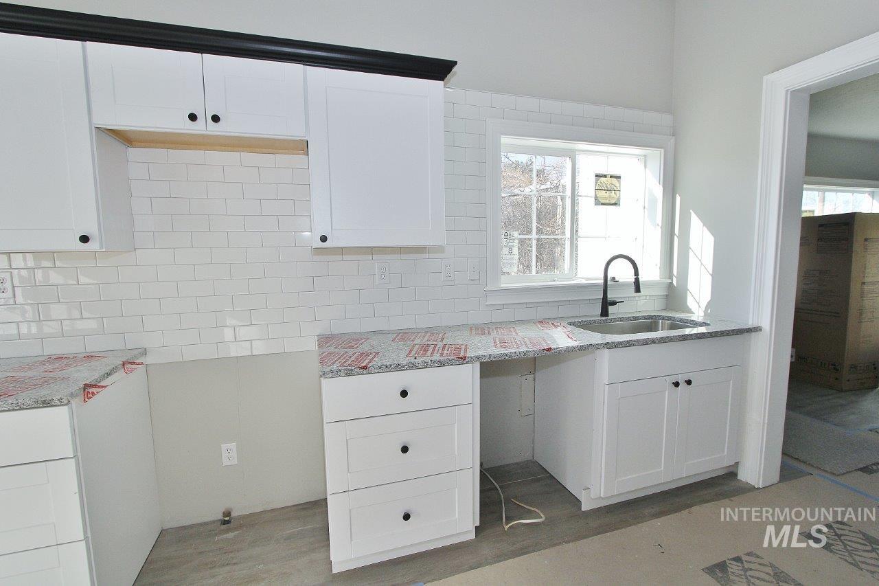 121 NW 2nd St, Ontario, Oregon 97914, 4 Bedrooms, 2.5 Bathrooms, Residential For Sale, Price $420,000,MLS 98974020