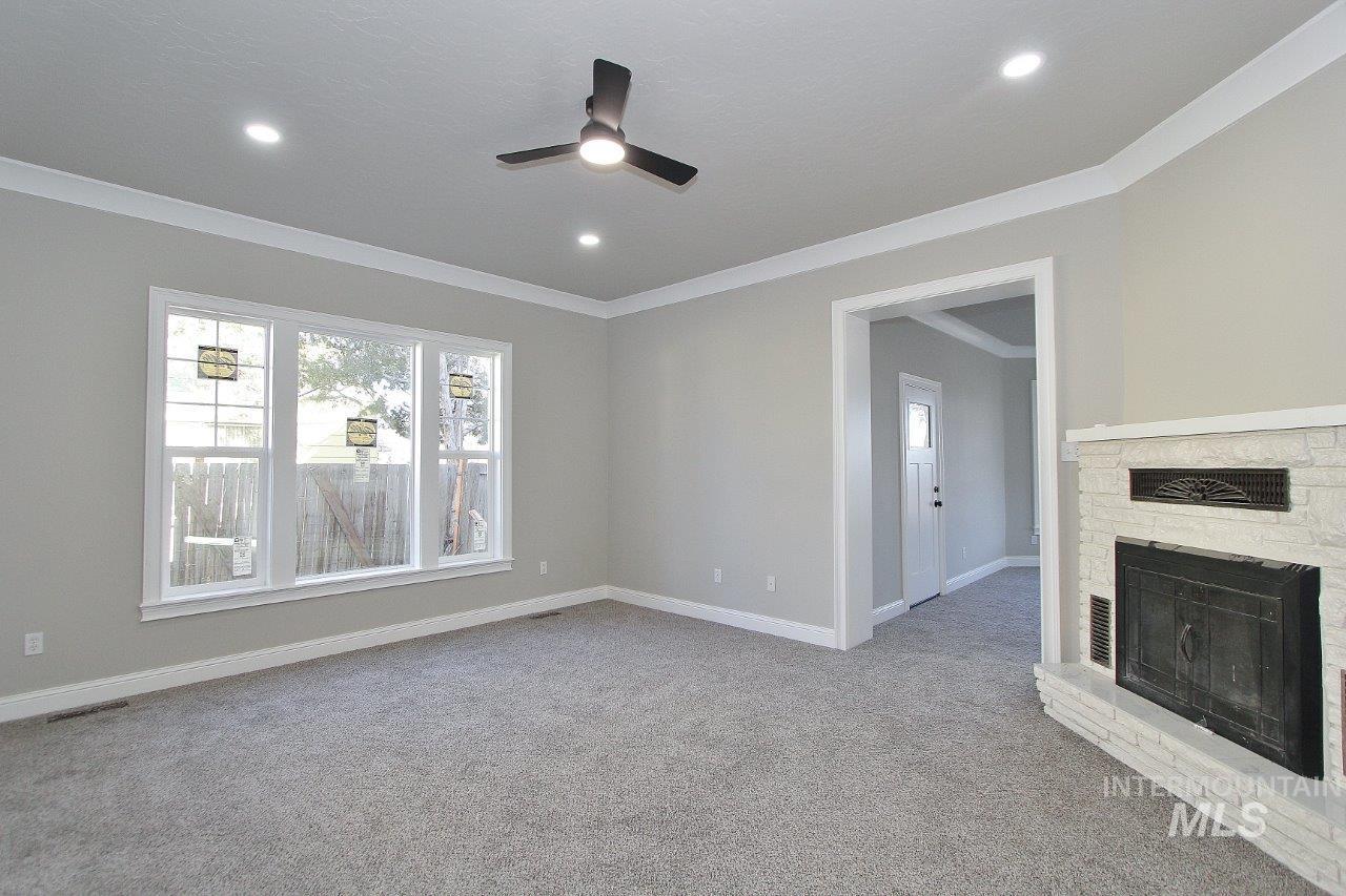 121 NW 2nd St, Ontario, Oregon 97914, 4 Bedrooms, 2.5 Bathrooms, Residential For Sale, Price $369,999, 98974020